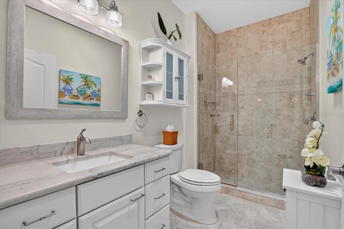 5037 WHISPERING OAKS DR — photo 32
