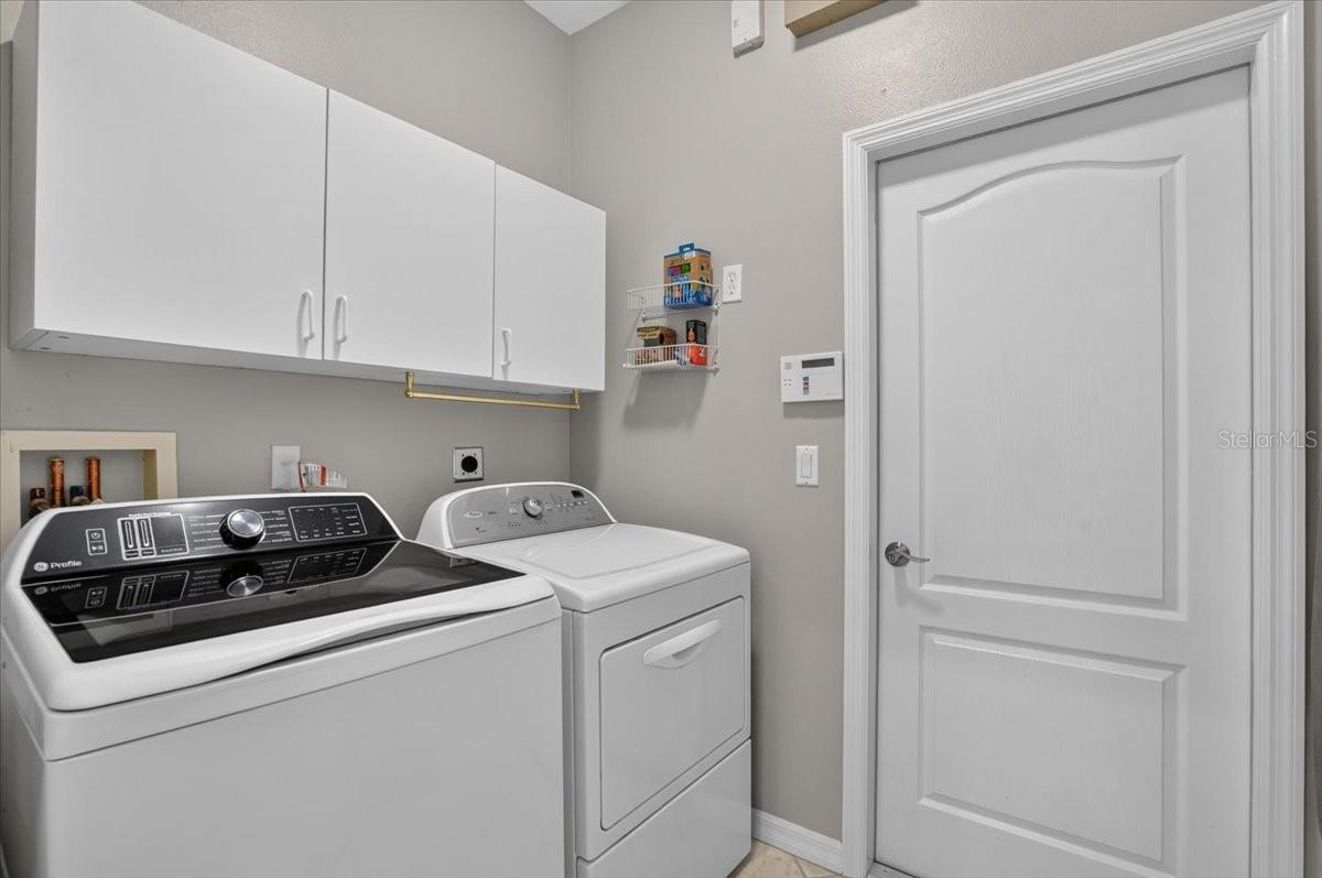 5037 WHISPERING OAKS DR — photo 33