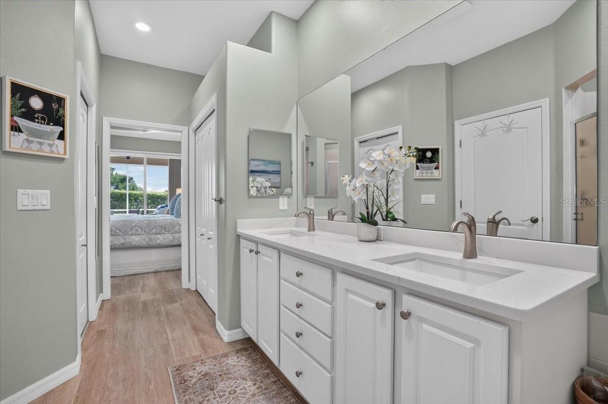 5037 WHISPERING OAKS DR — photo 19