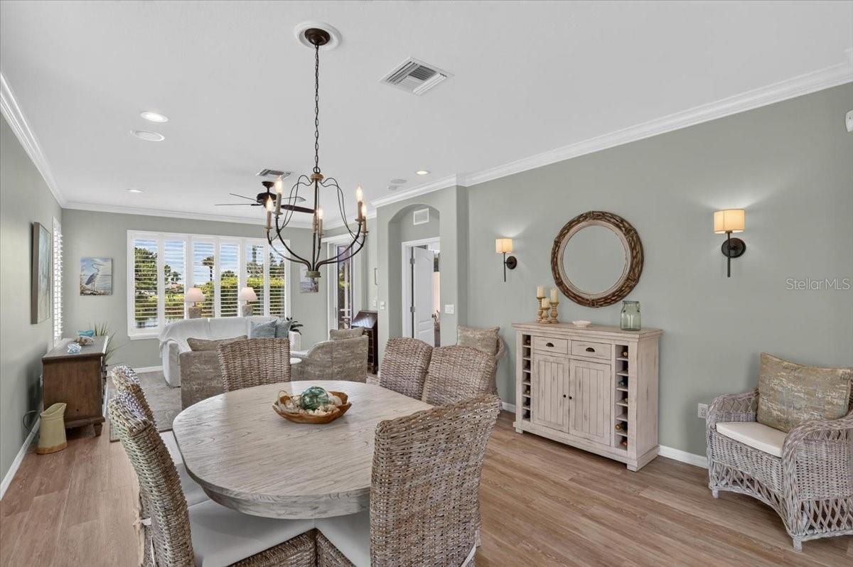 5037 WHISPERING OAKS DR — photo 6