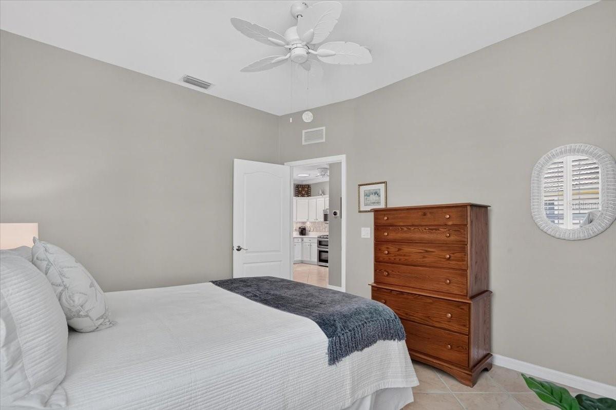 5037 WHISPERING OAKS DR — photo 31