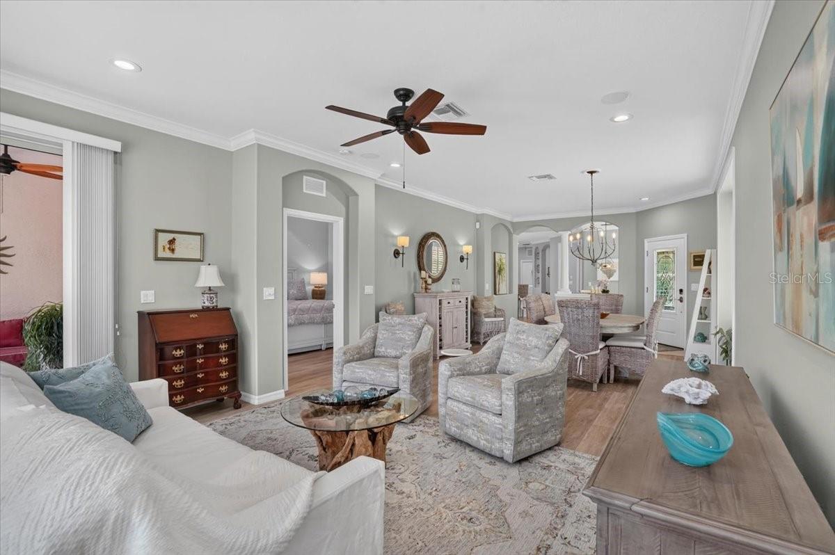 5037 WHISPERING OAKS DR — photo 12