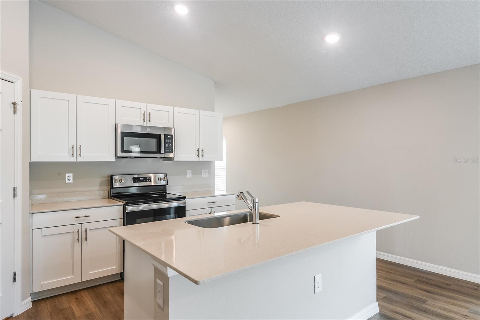 2199 LAWSON WAY — photo 8
