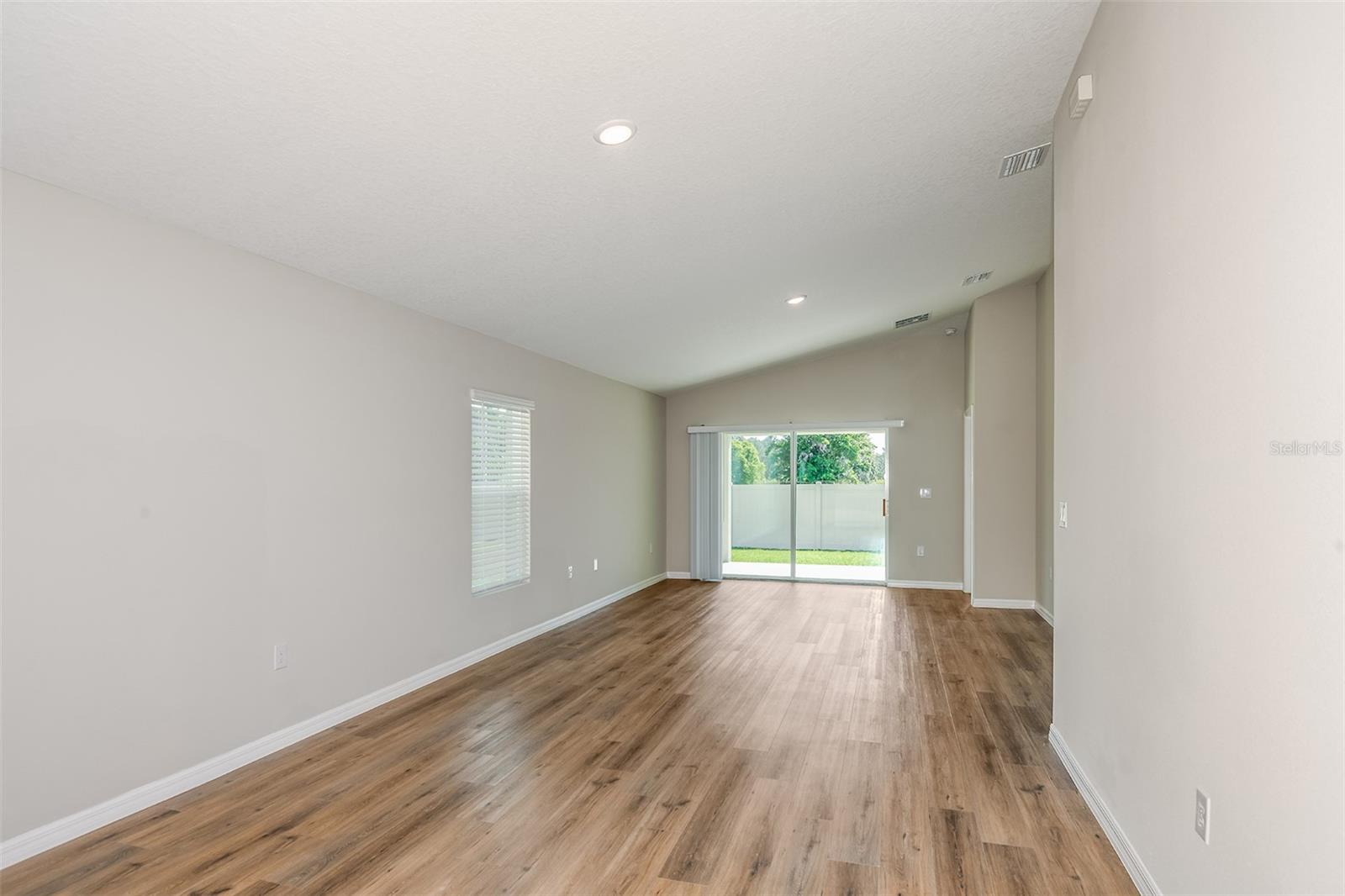 2199 LAWSON WAY — photo 11