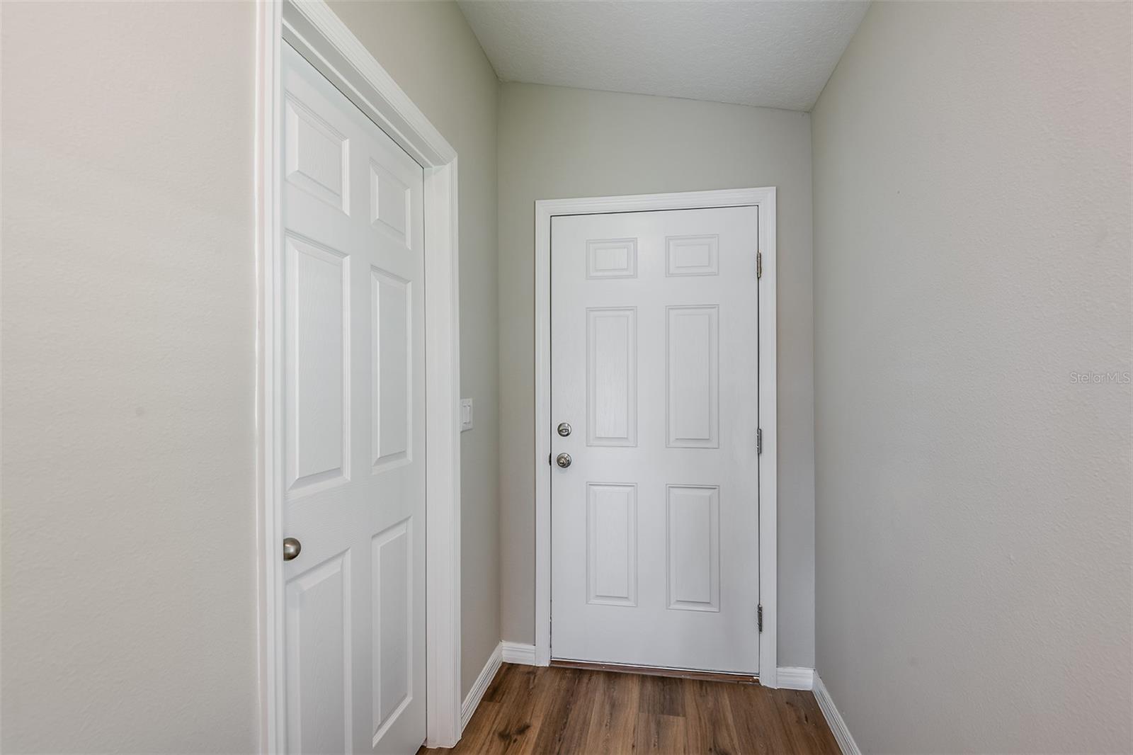 2199 LAWSON WAY — photo 18