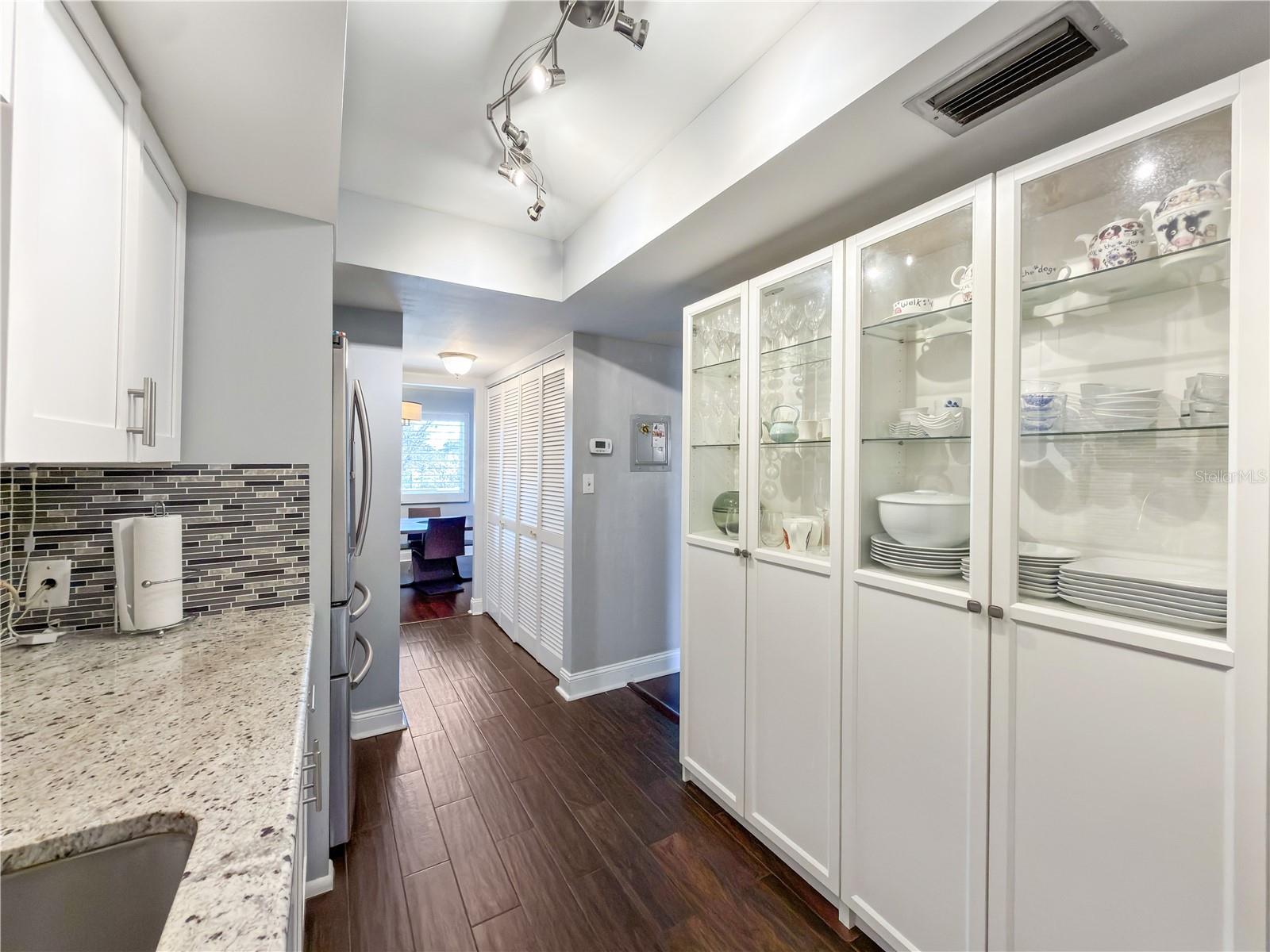 8100 DR MARTIN LUTHER KING JR ST N #202 — photo 10