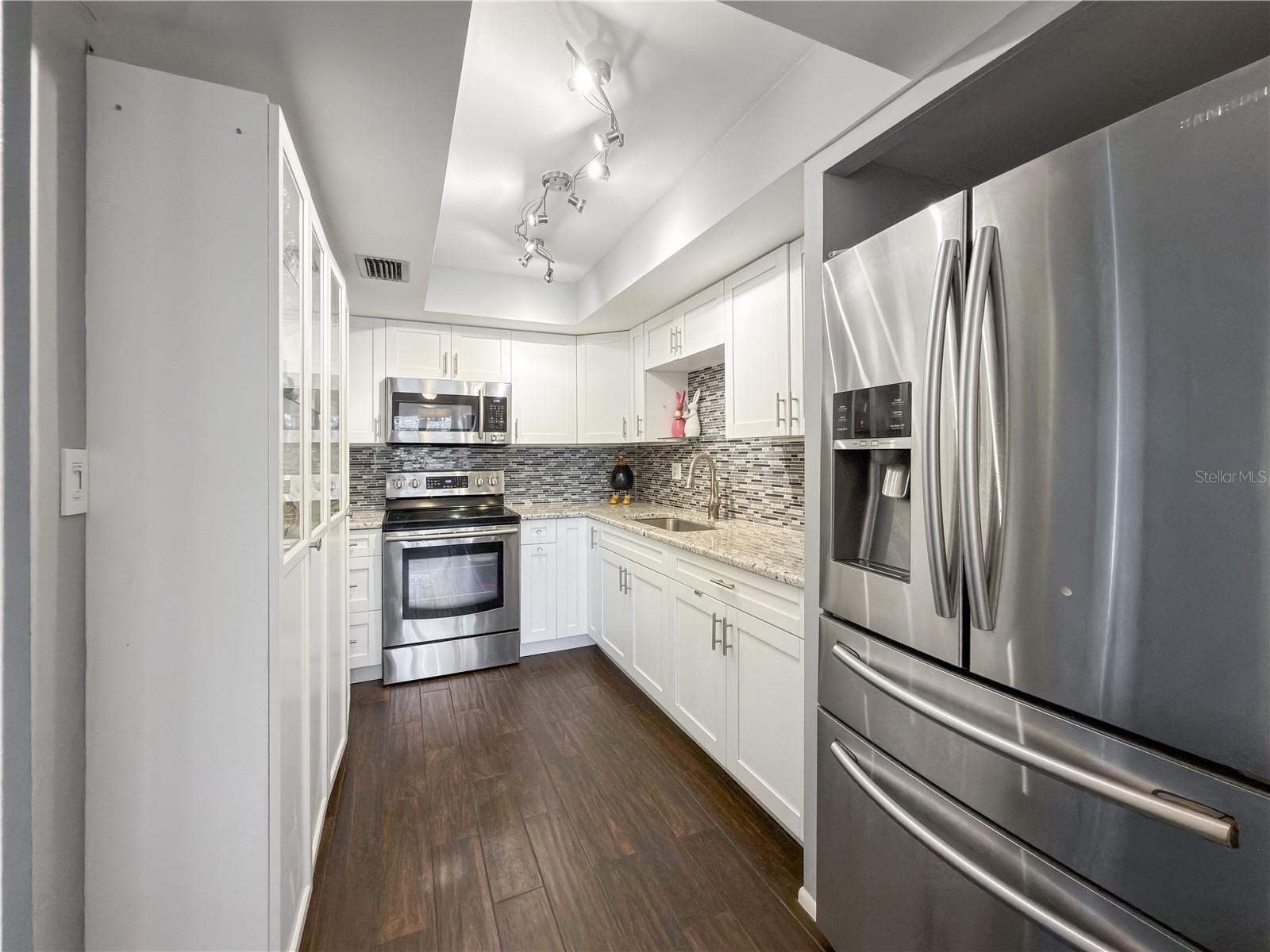 8100 DR MARTIN LUTHER KING JR ST N #202 — photo 6