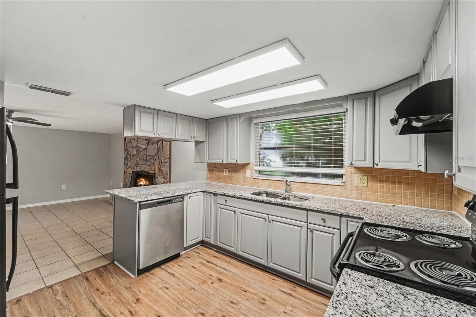 9540 RAINBOW LN — photo 16