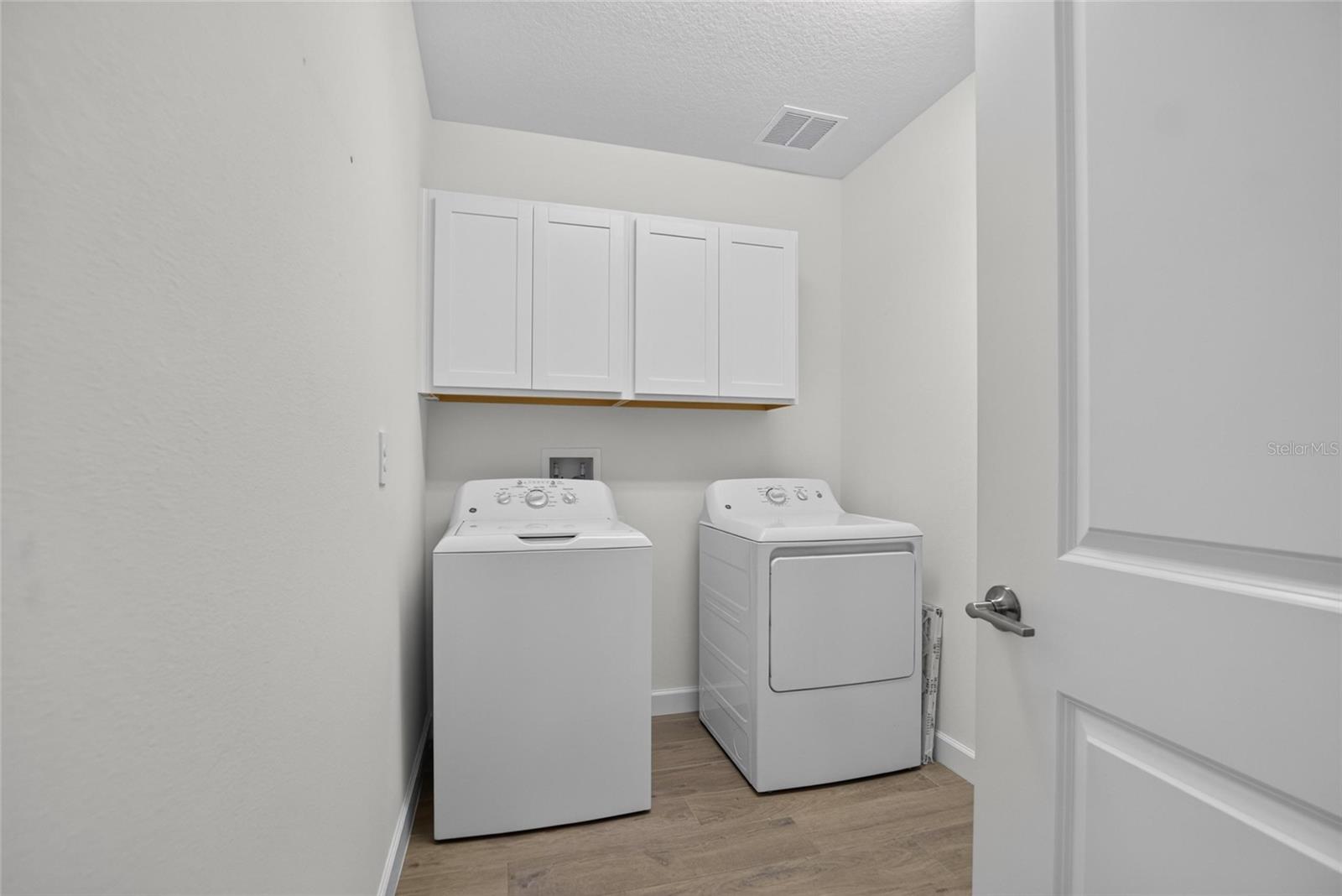 17240 HOLLY WELL AVE — photo 32