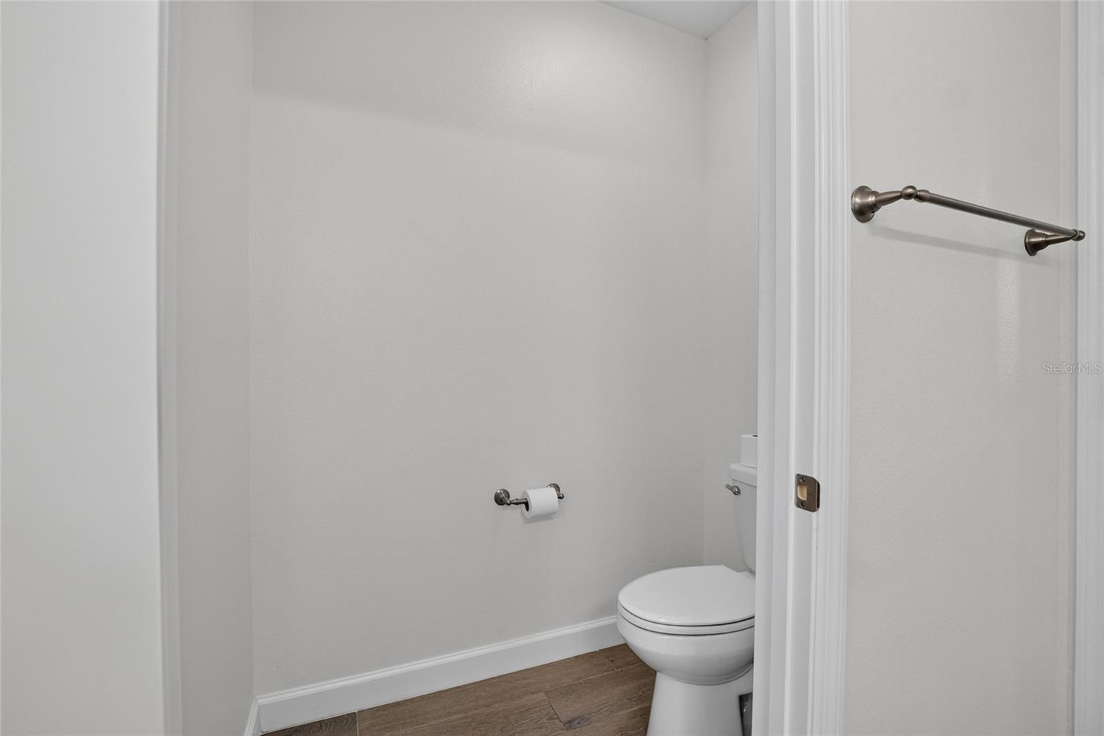 17240 HOLLY WELL AVE — photo 43