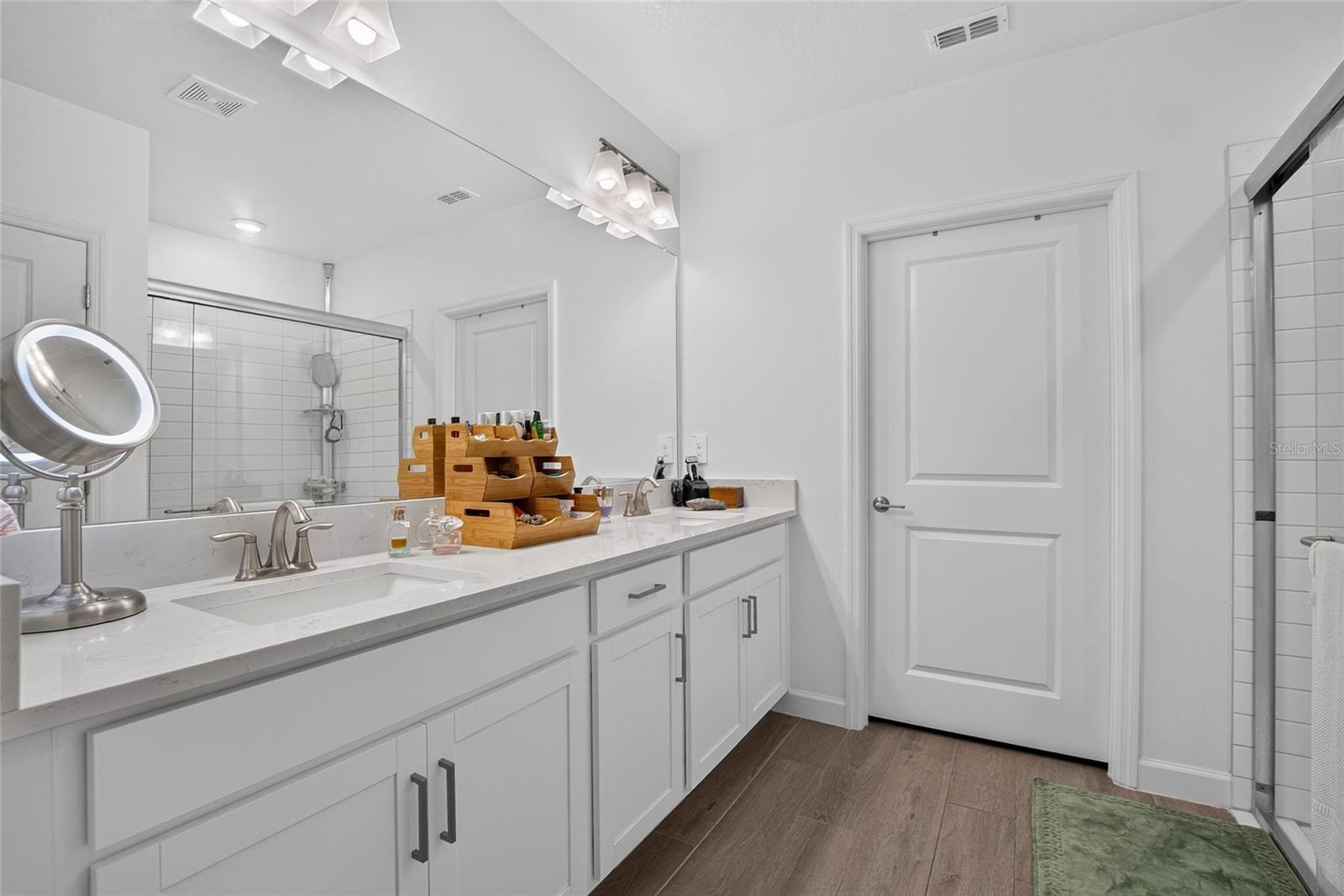17240 HOLLY WELL AVE — photo 41