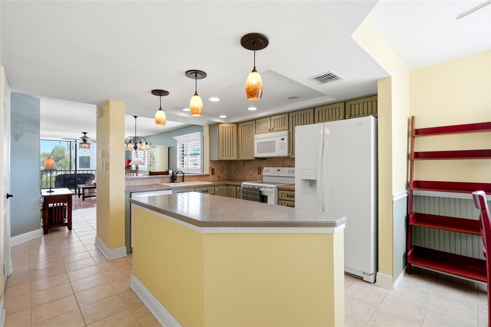 1328 PASADENA AVE S #308 — photo 3