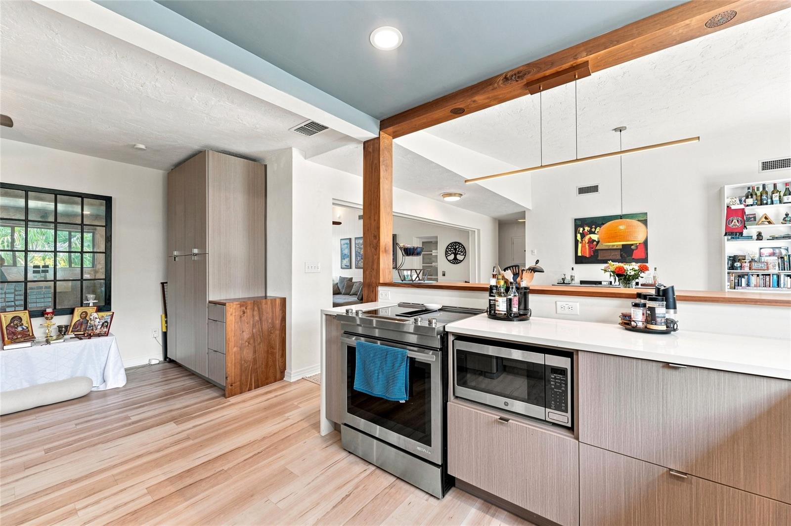 809 E RIVER DR — photo 13