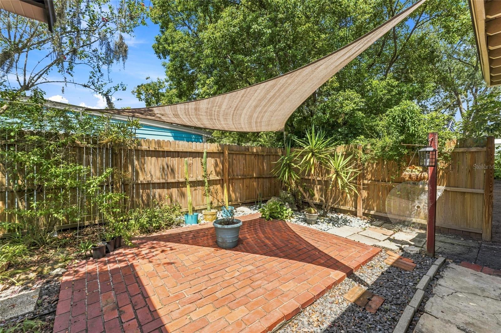 809 E RIVER DR — photo 39