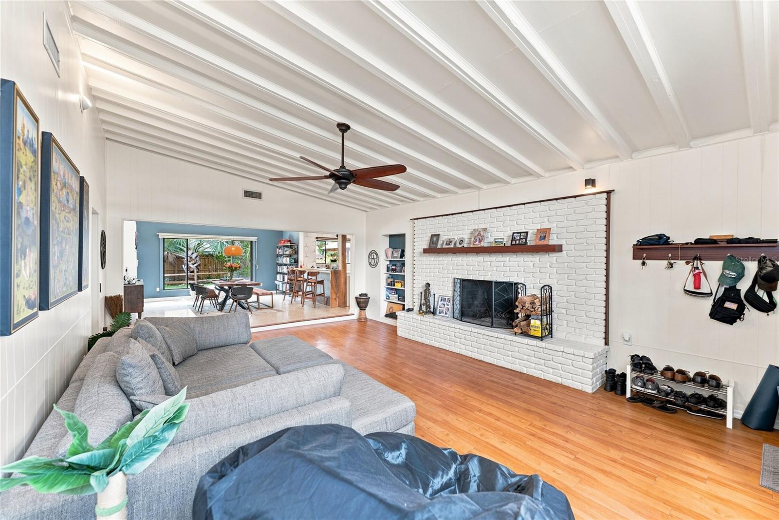 809 E RIVER DR — photo 5