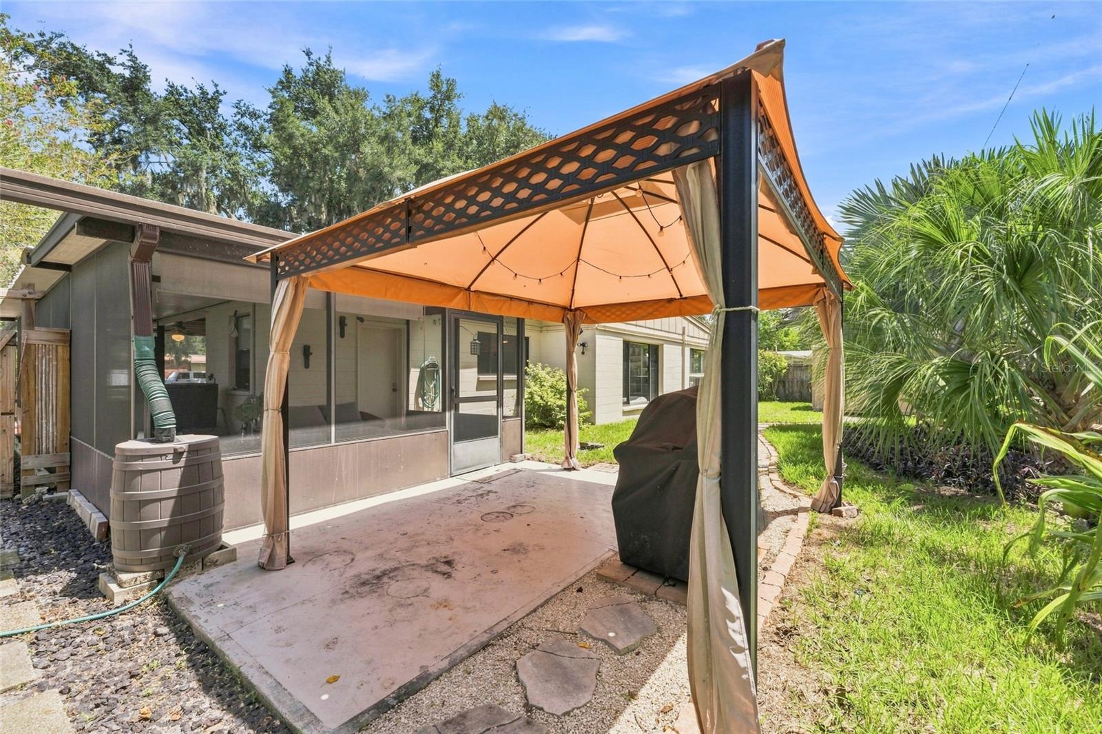 809 E RIVER DR — photo 38