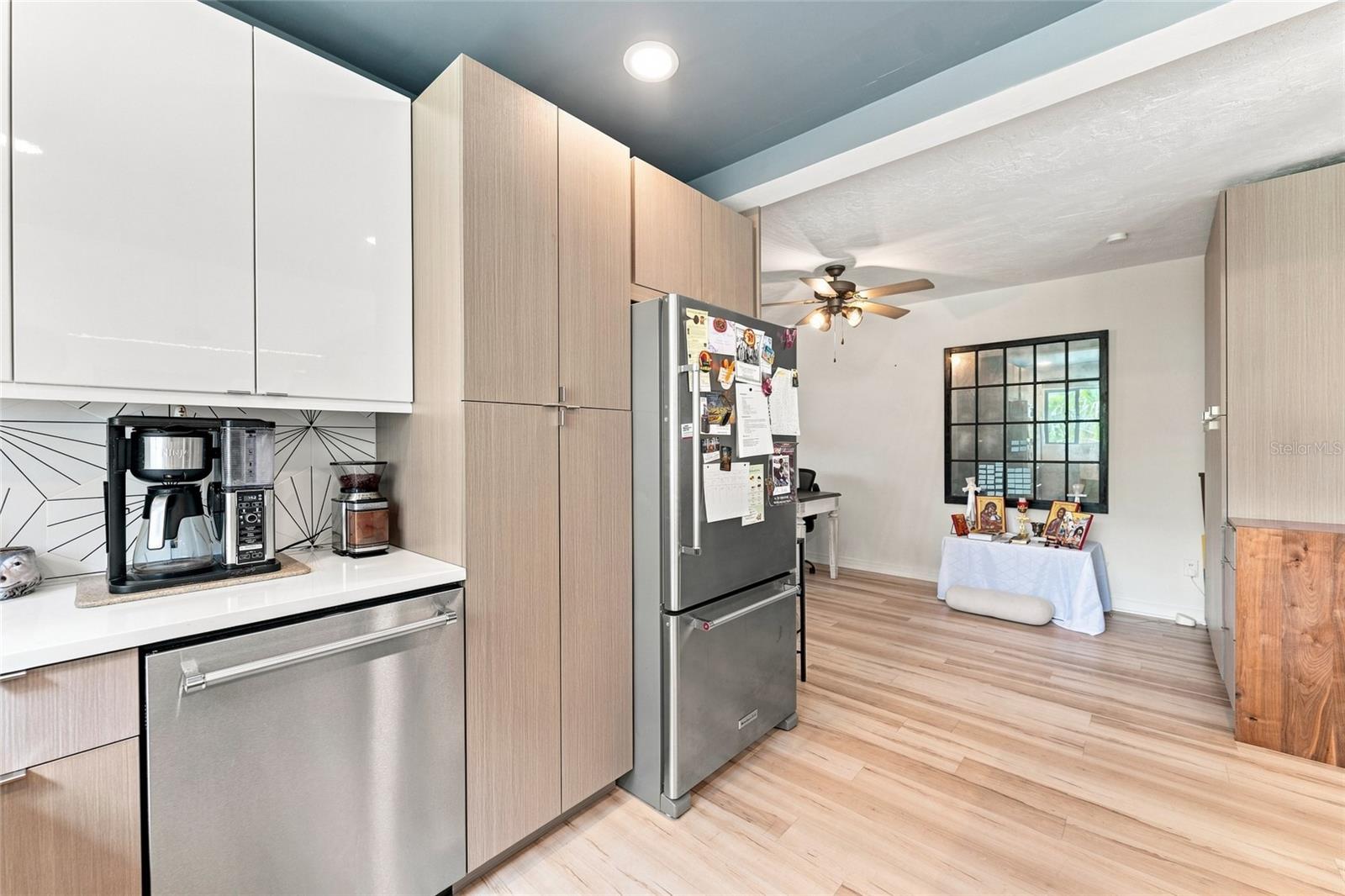 809 E RIVER DR — photo 12