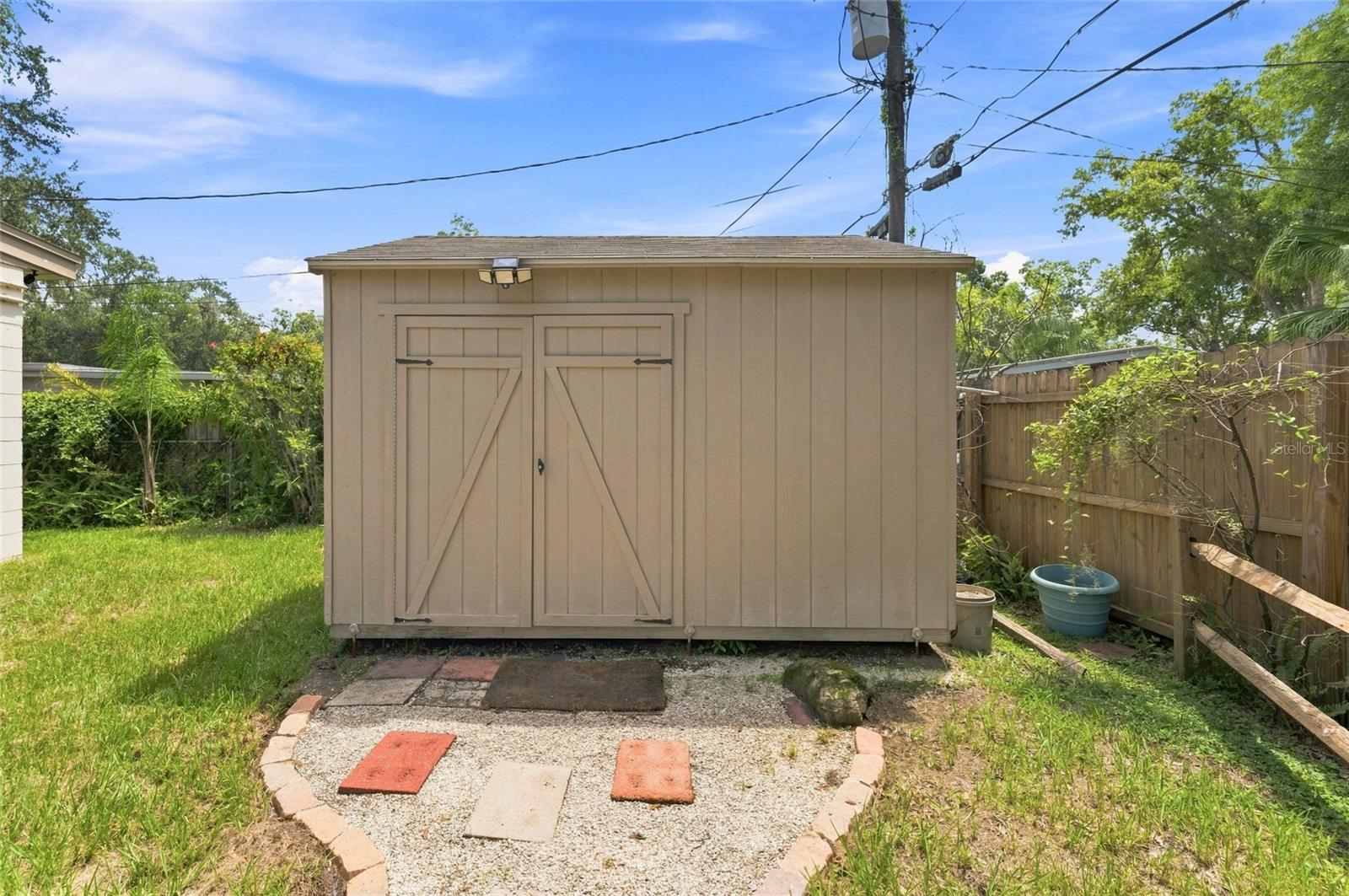 809 E RIVER DR — photo 45