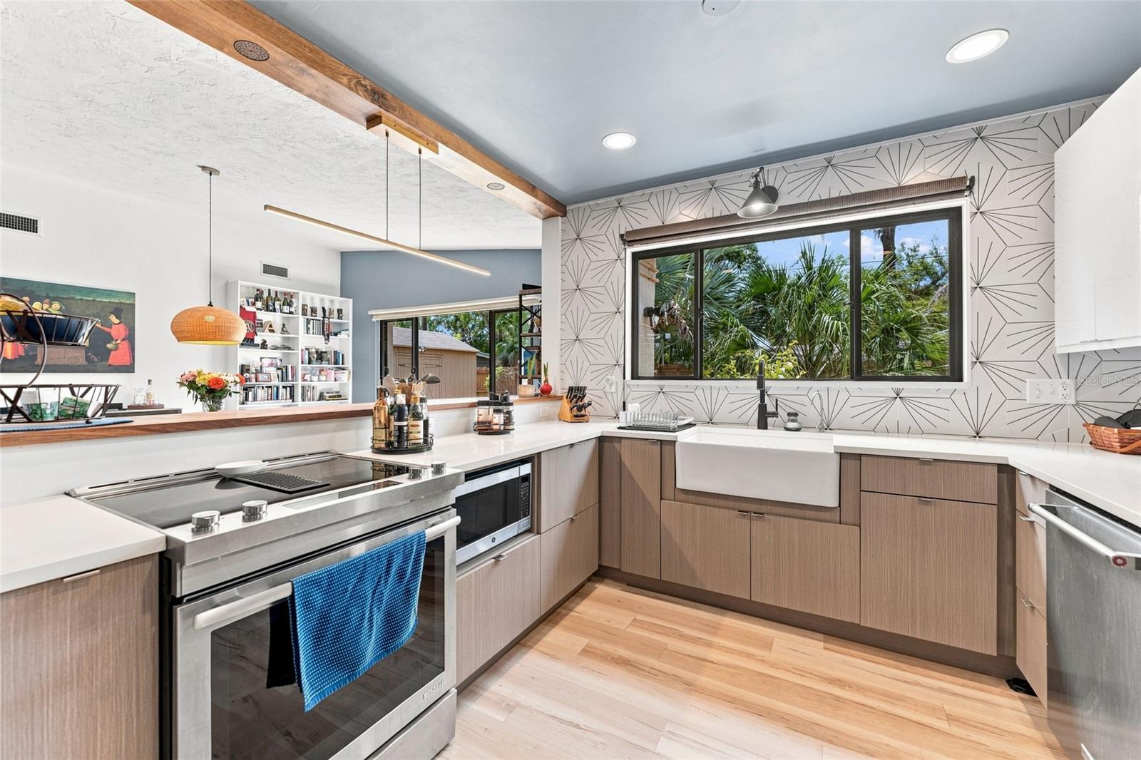 809 E RIVER DR — photo 11