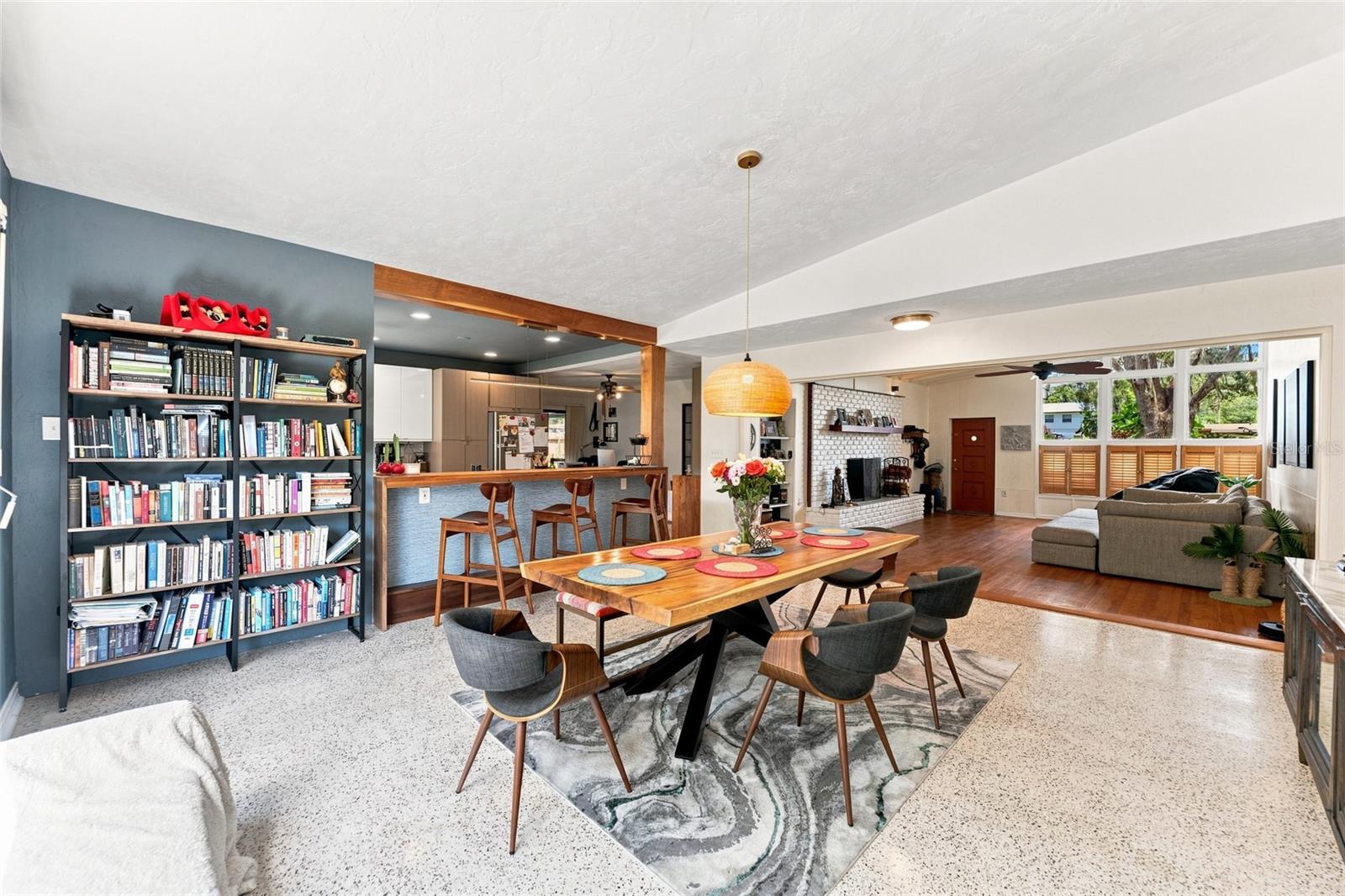 809 E RIVER DR — photo 8