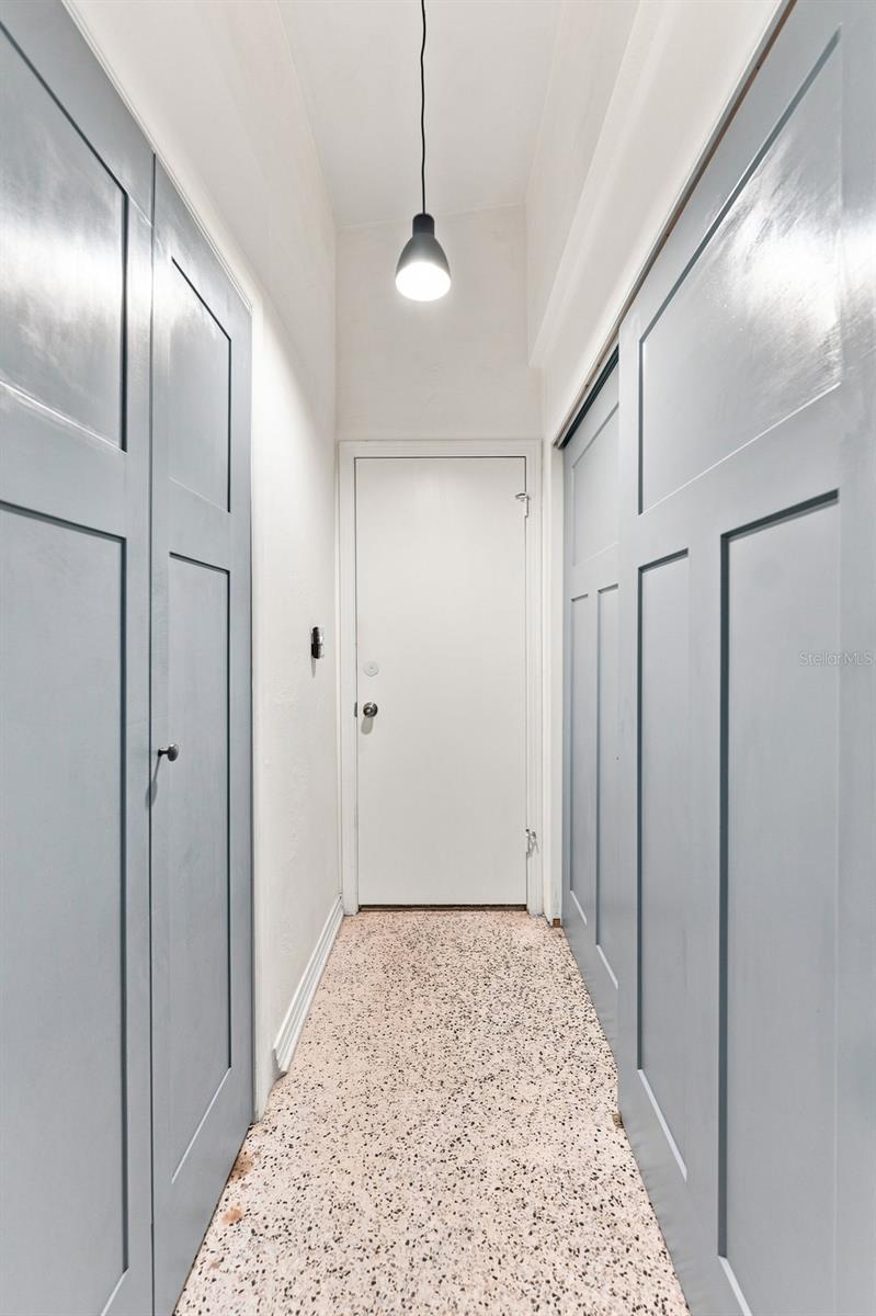 809 E RIVER DR — photo 20