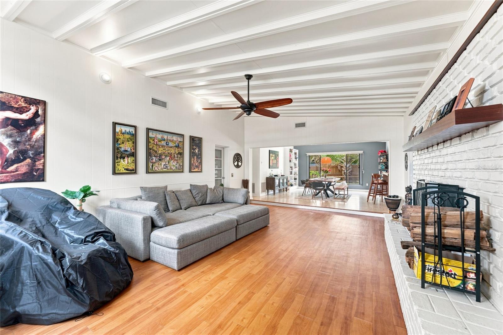 809 E RIVER DR — photo 4