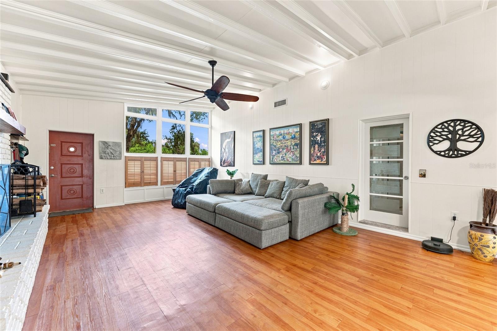 809 E RIVER DR — photo 2