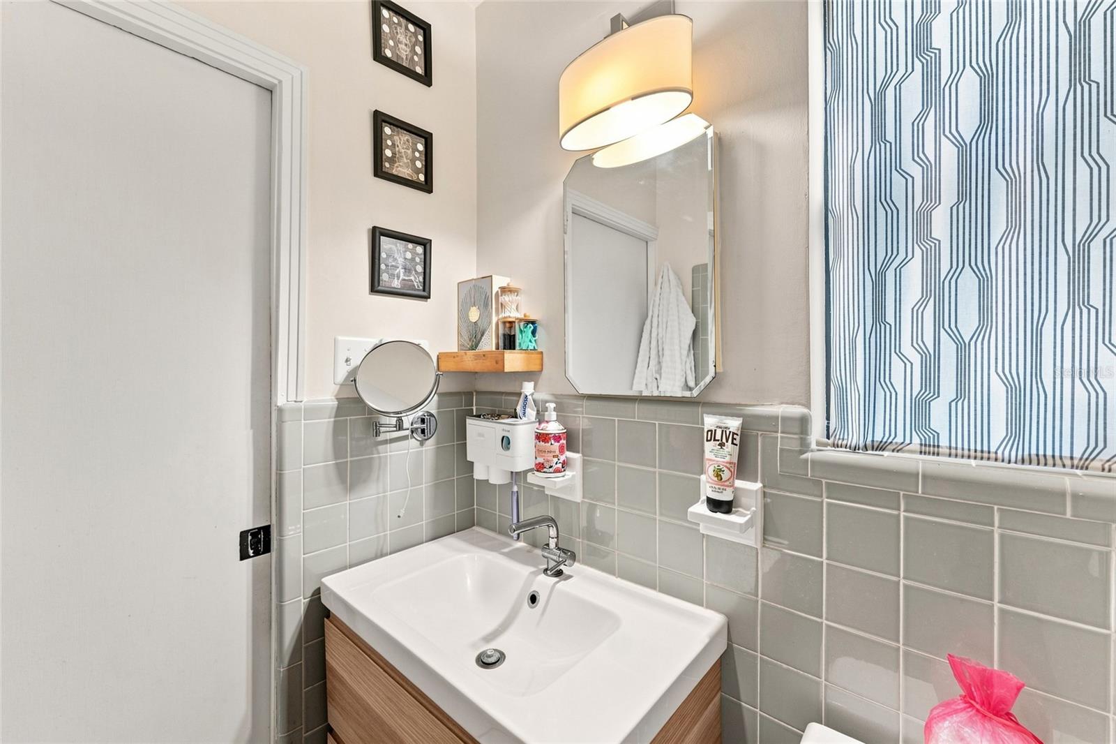 809 E RIVER DR — photo 22