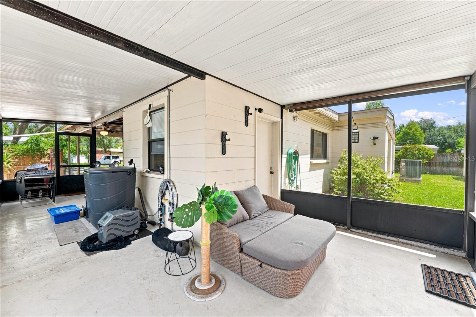809 E RIVER DR — photo 34
