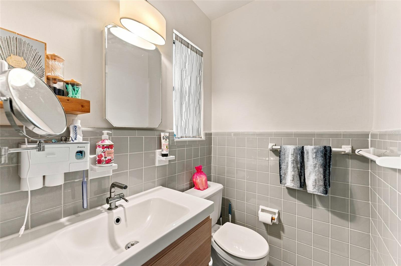 809 E RIVER DR — photo 21
