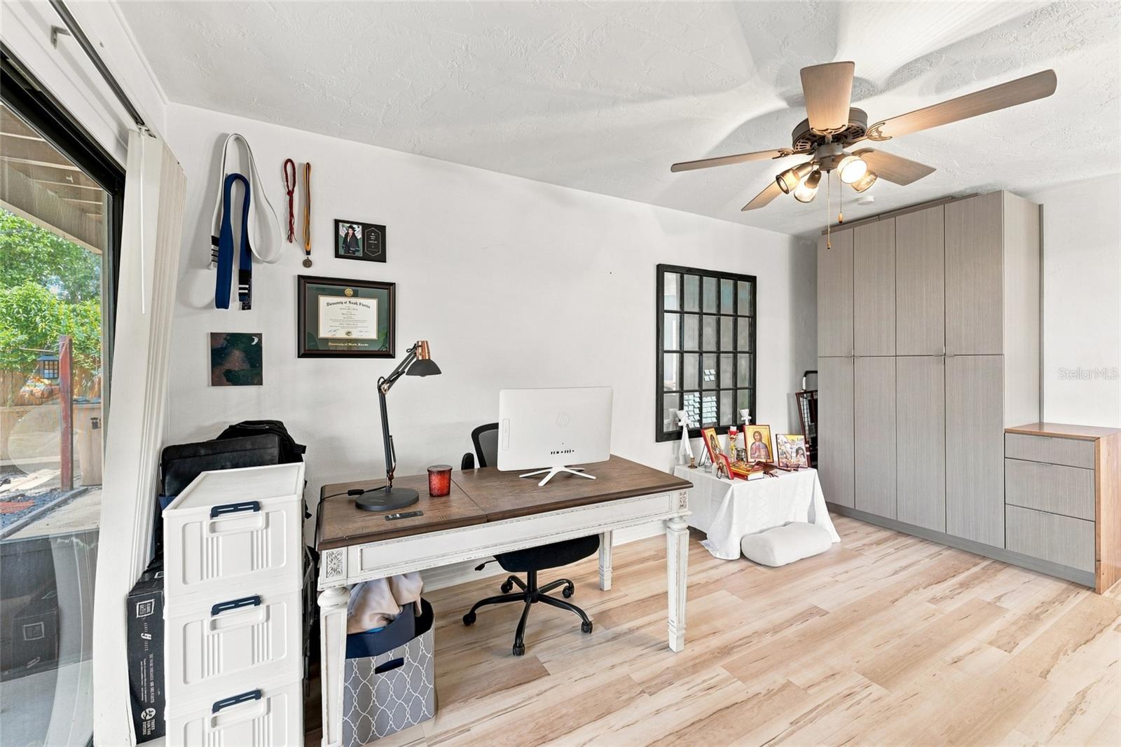 809 E RIVER DR — photo 16
