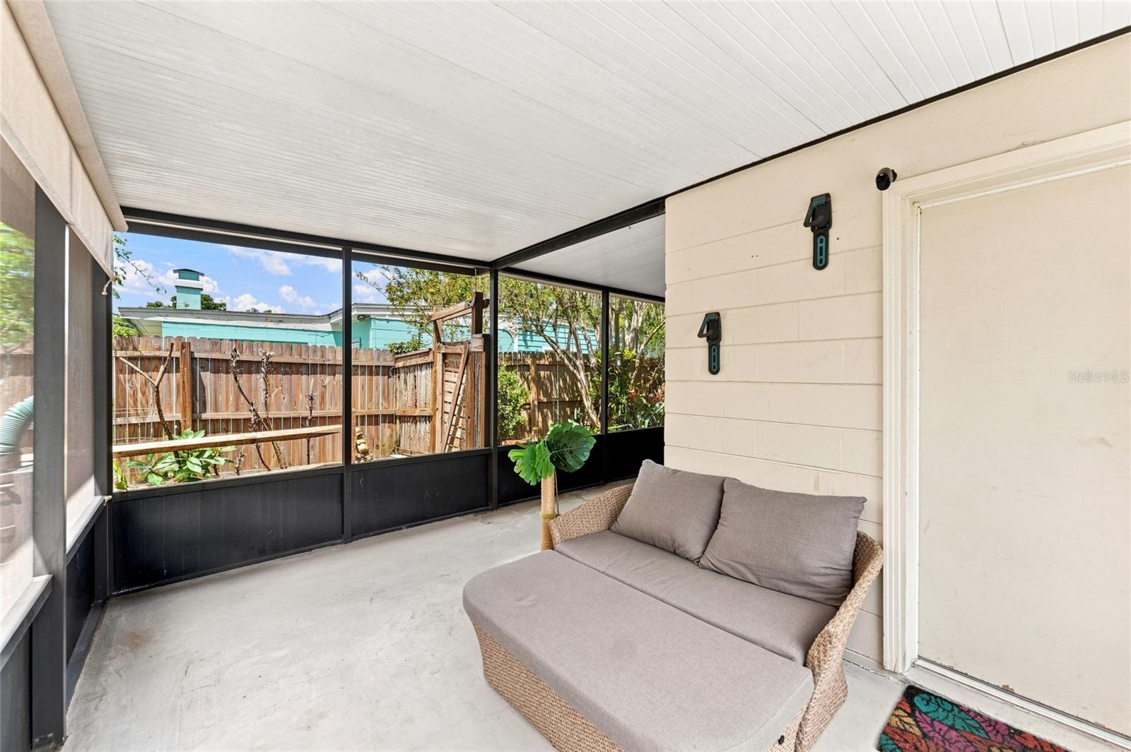 809 E RIVER DR — photo 35