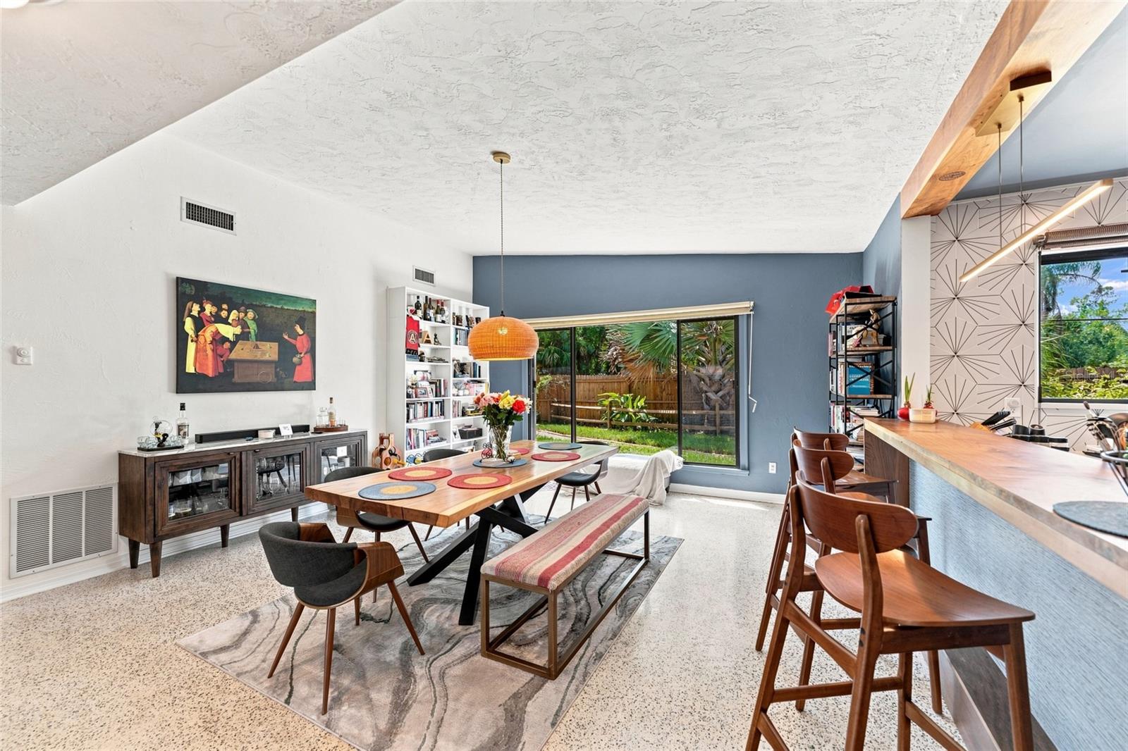 809 E RIVER DR — photo 6