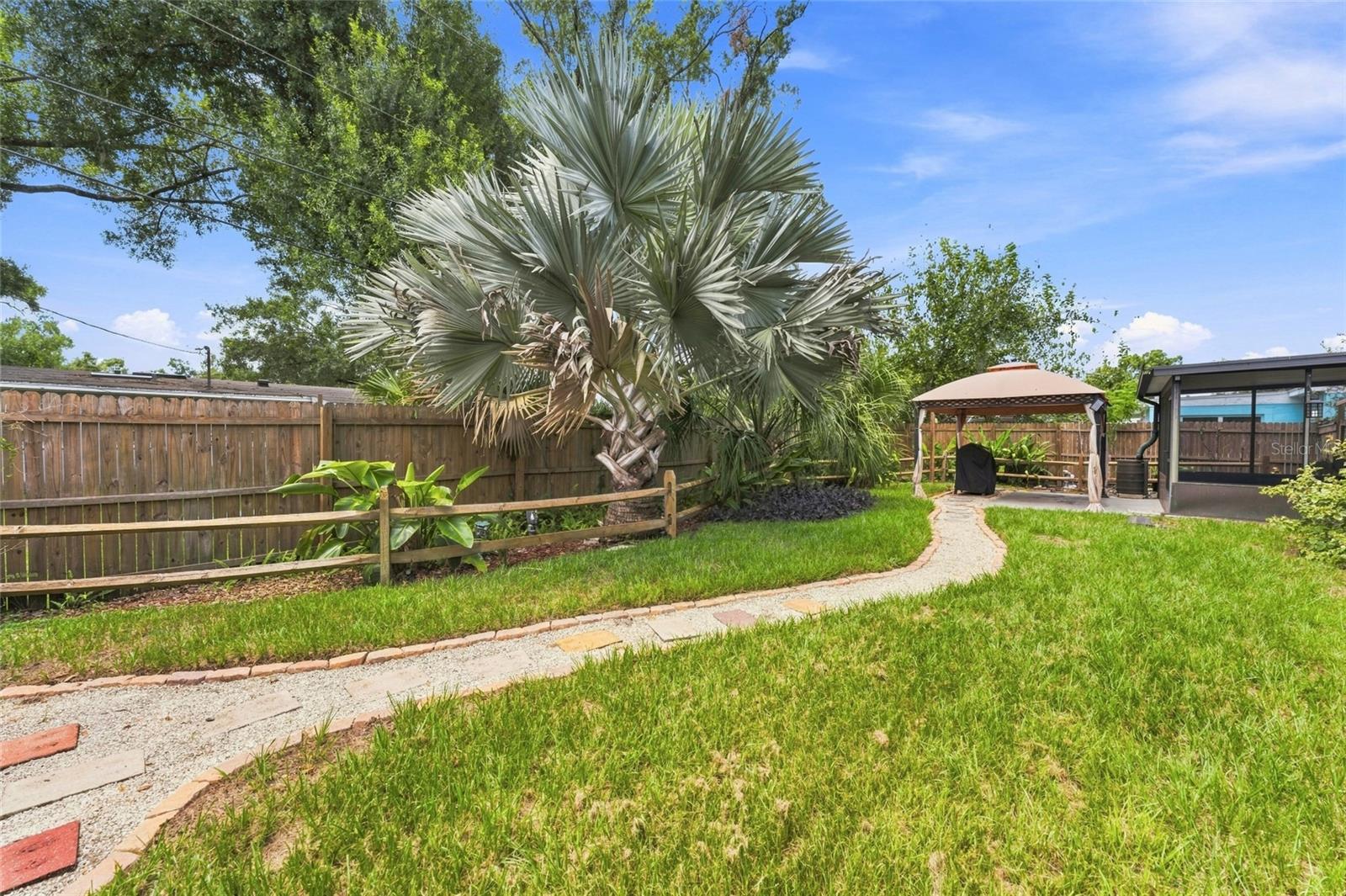 809 E RIVER DR — photo 42