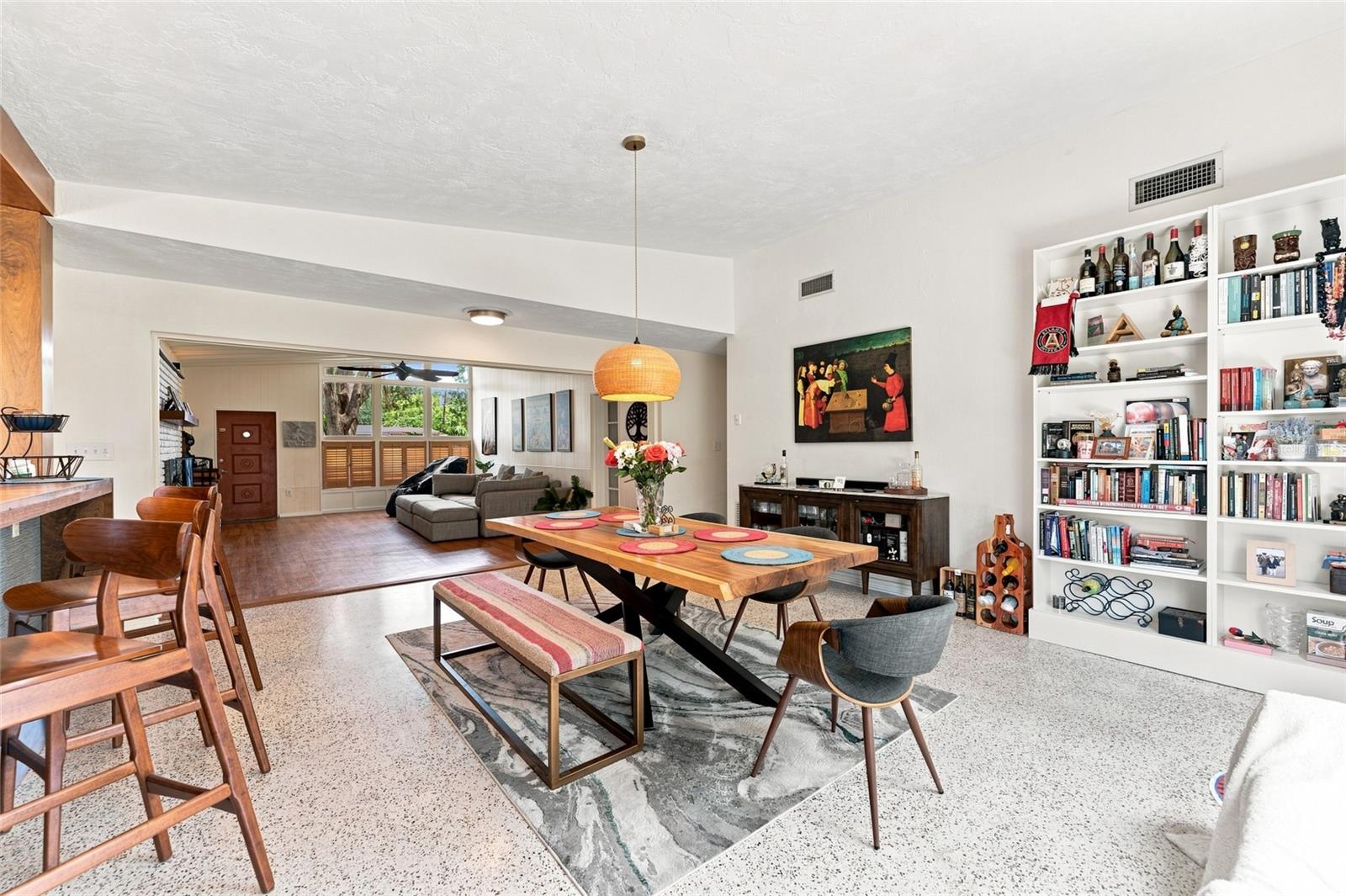 809 E RIVER DR — photo 9
