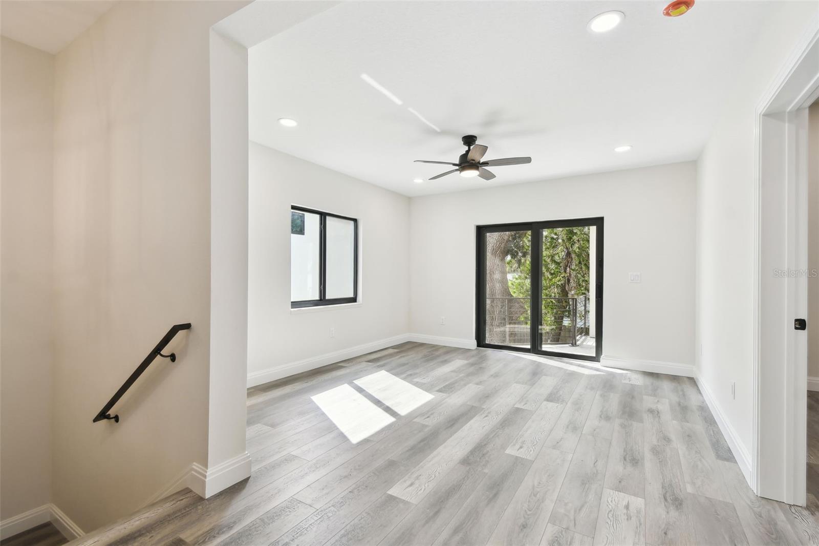 1045 JESSE AVE — photo 27