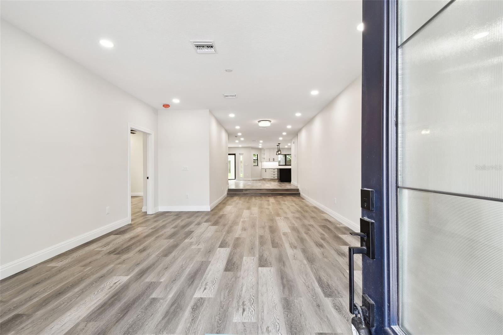 1045 JESSE AVE — photo 4