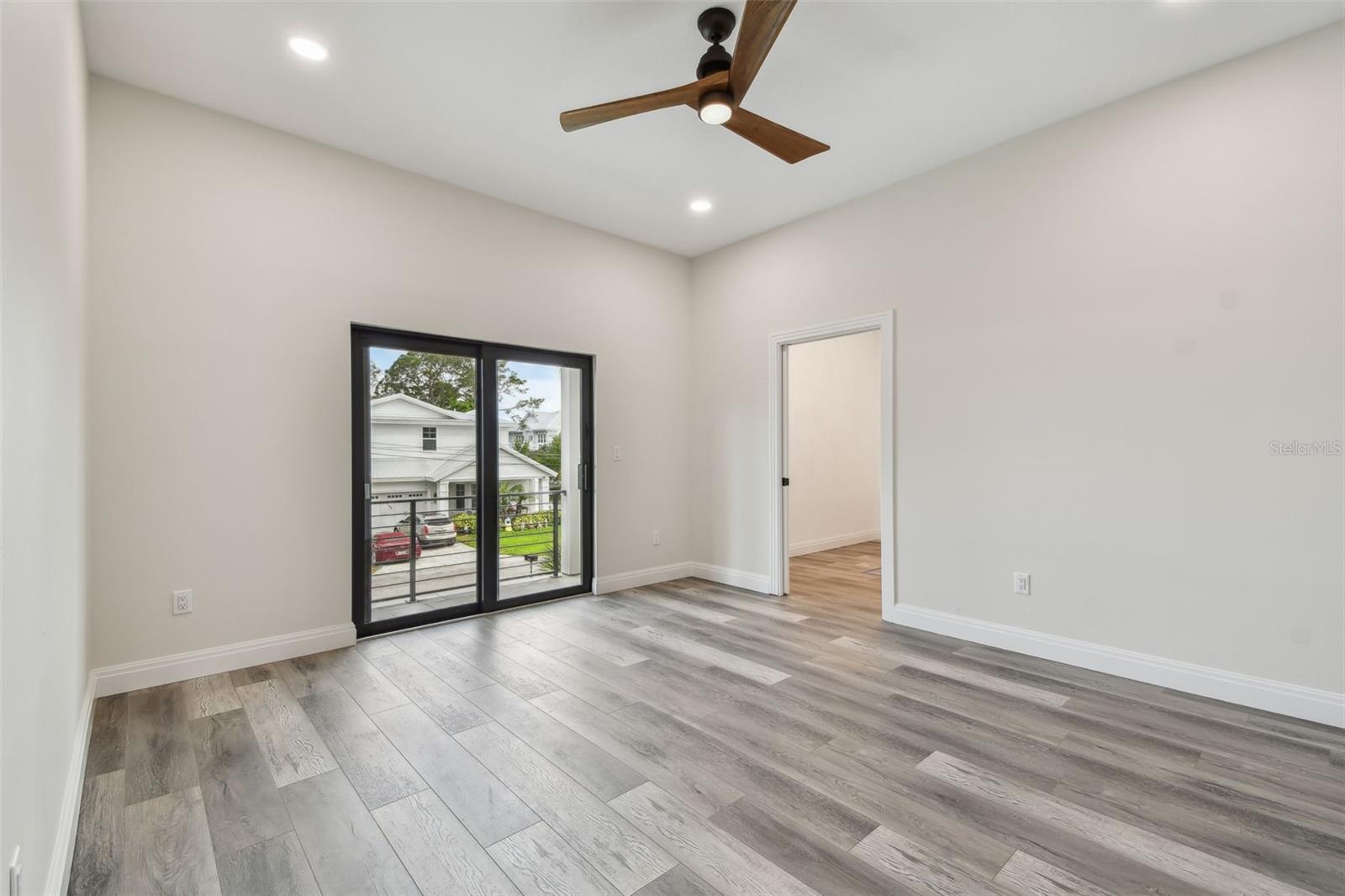 1045 JESSE AVE — photo 32