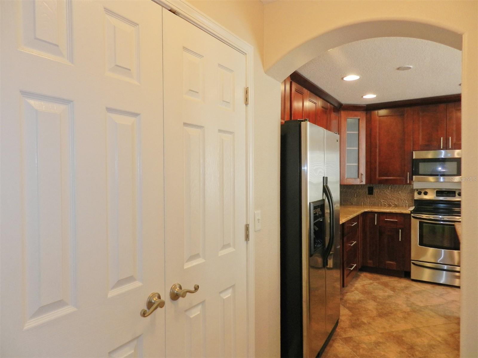 10837 KENSINGTON PARK AVE — photo 10