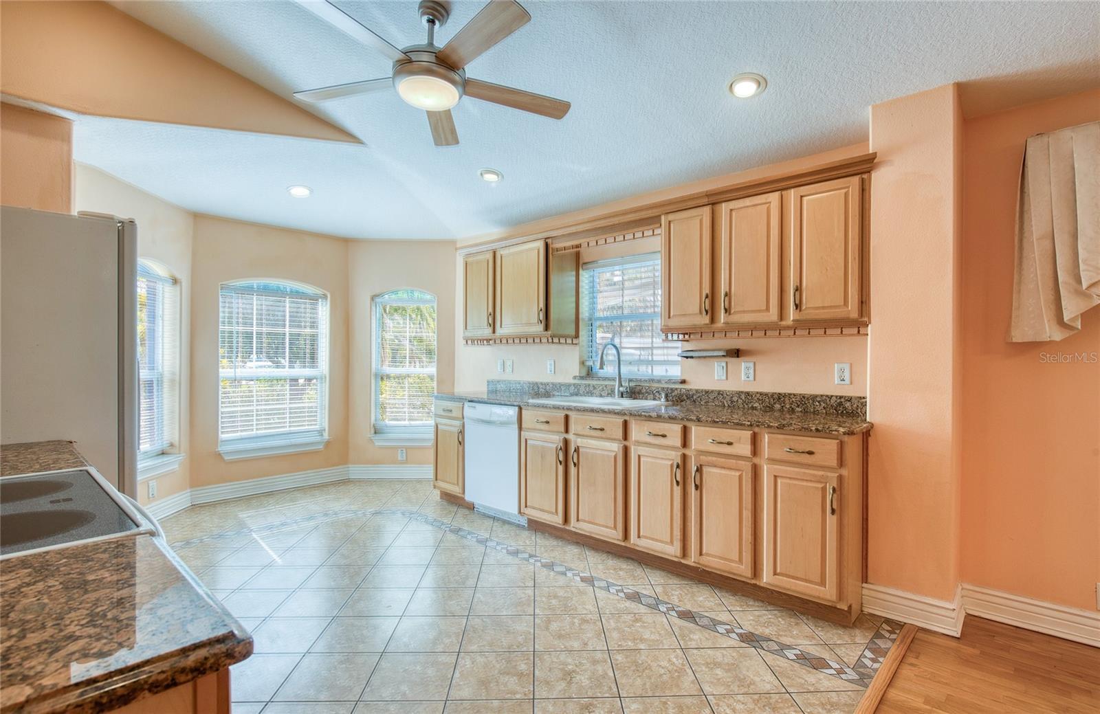 1150 OAKWOOD DR — photo 7
