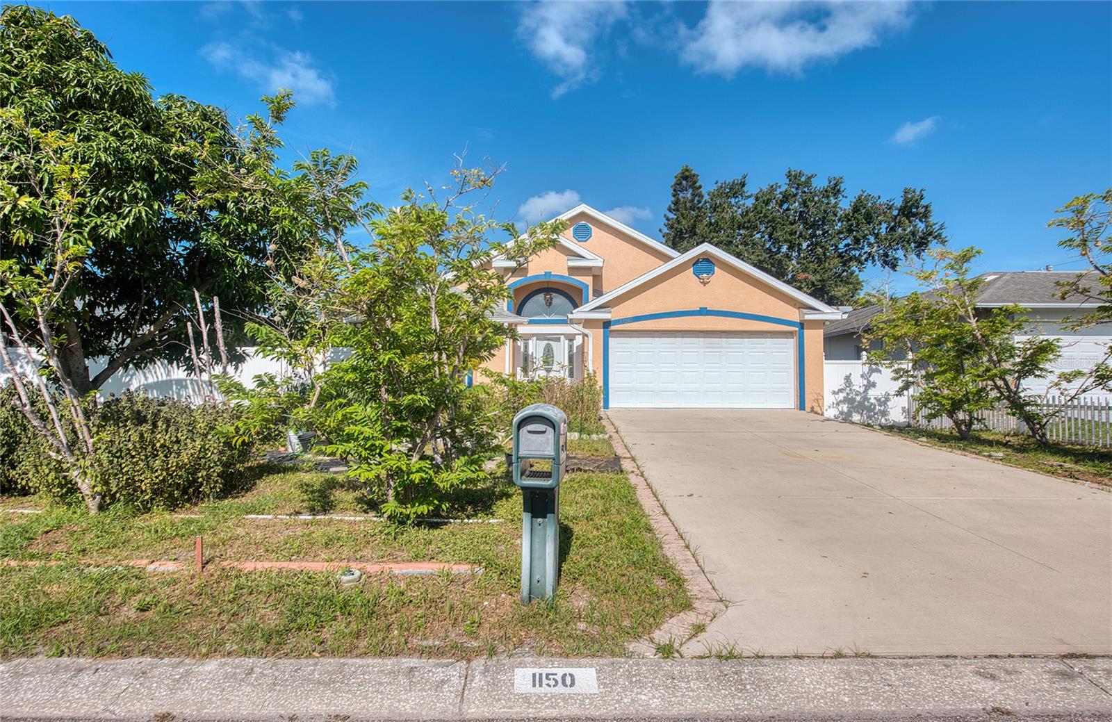 1150 OAKWOOD DR — photo 2