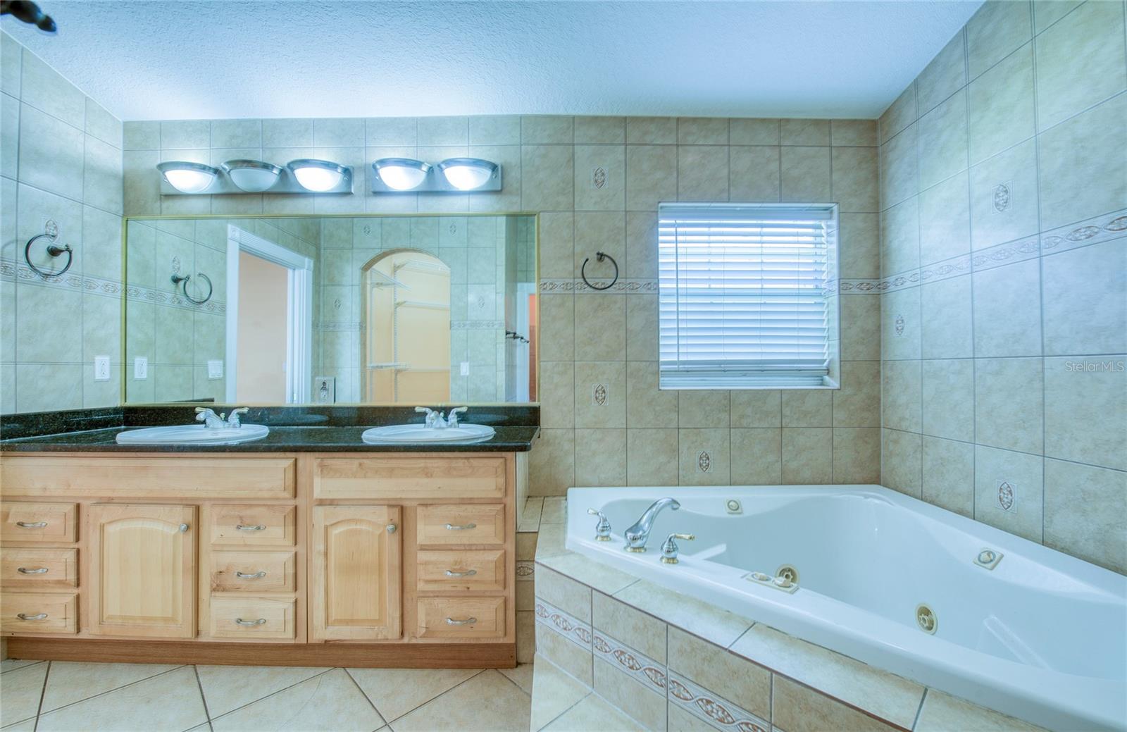 1150 OAKWOOD DR — photo 24