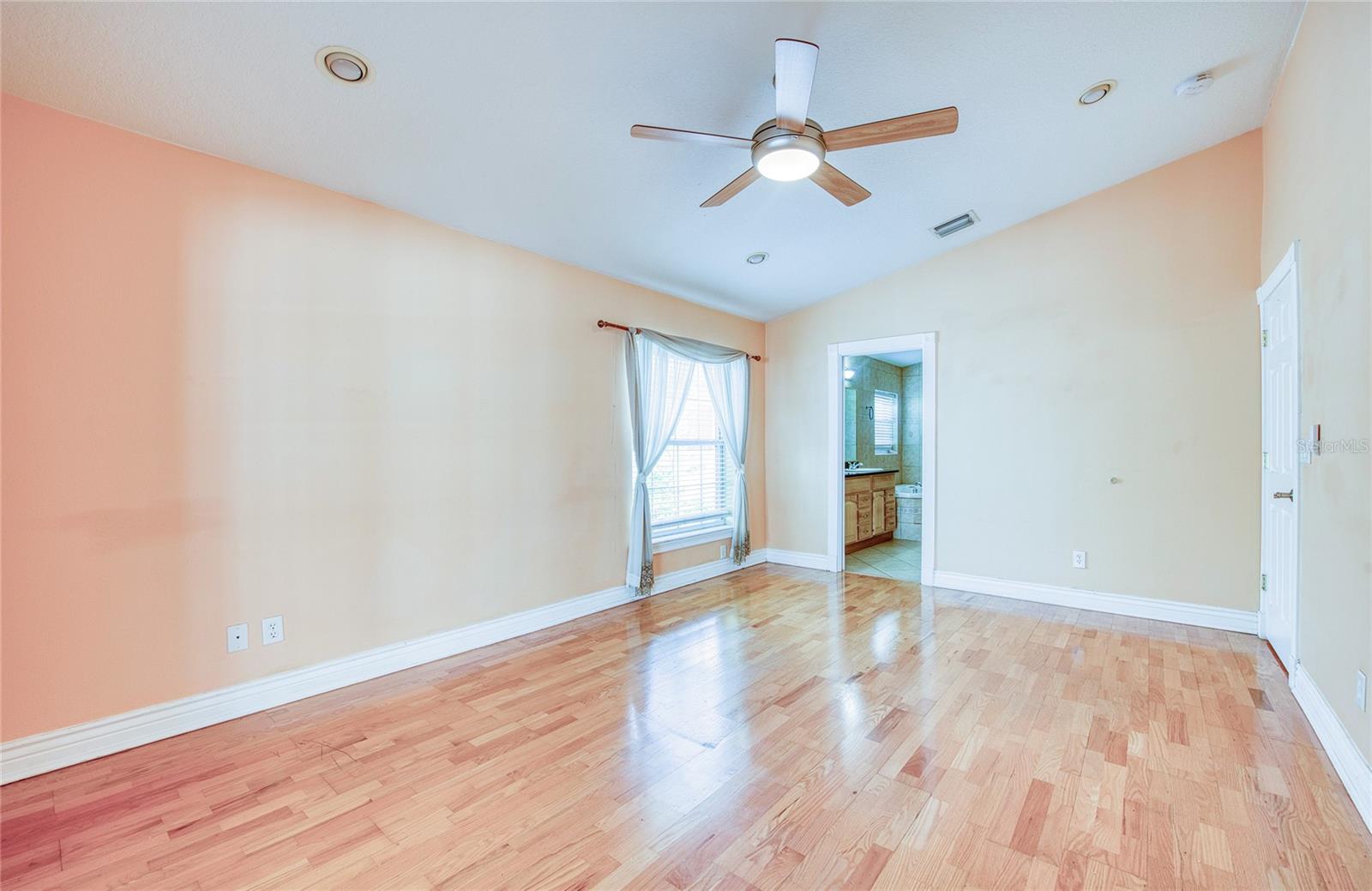 1150 OAKWOOD DR — photo 18