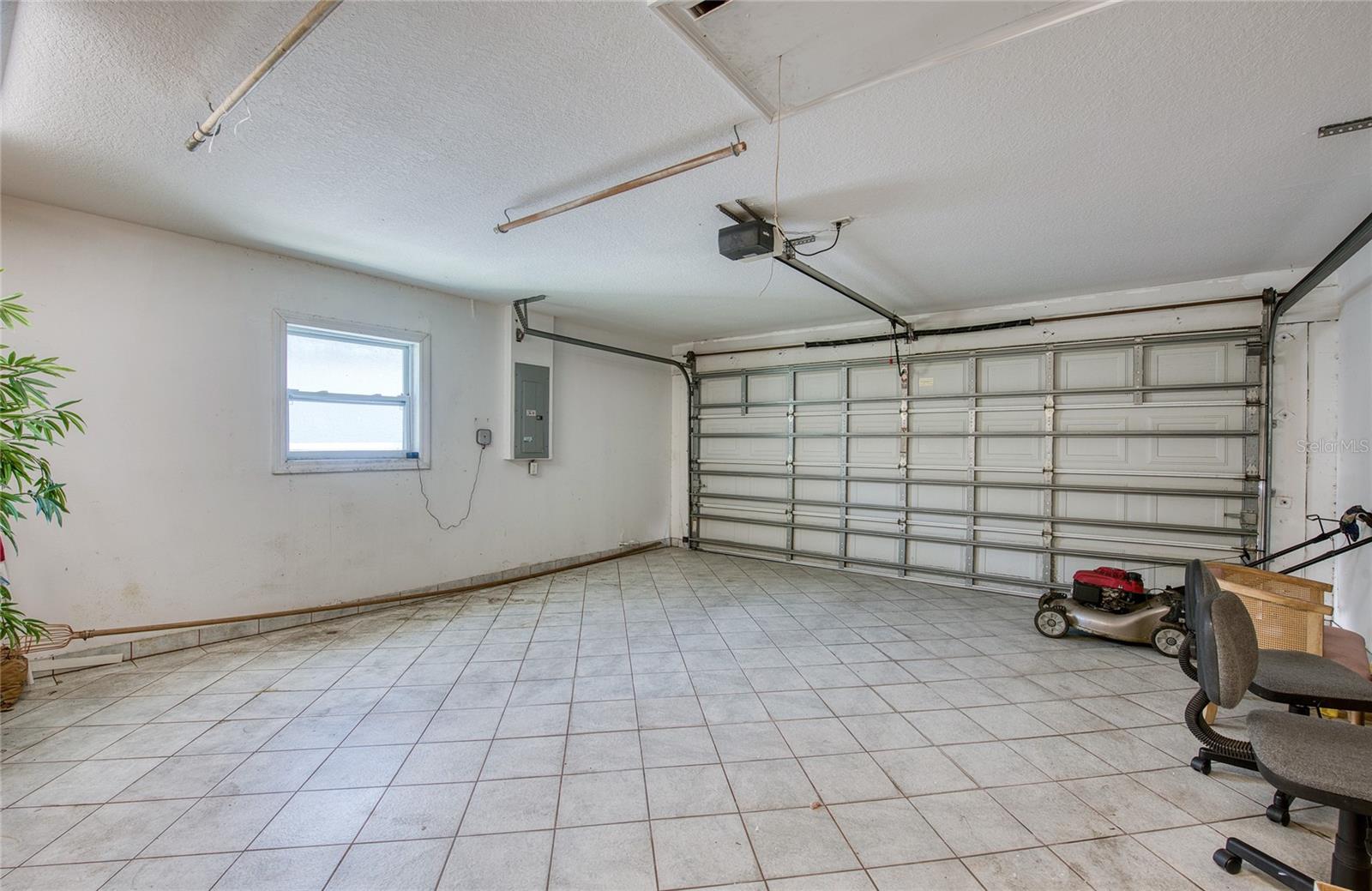 1150 OAKWOOD DR — photo 36