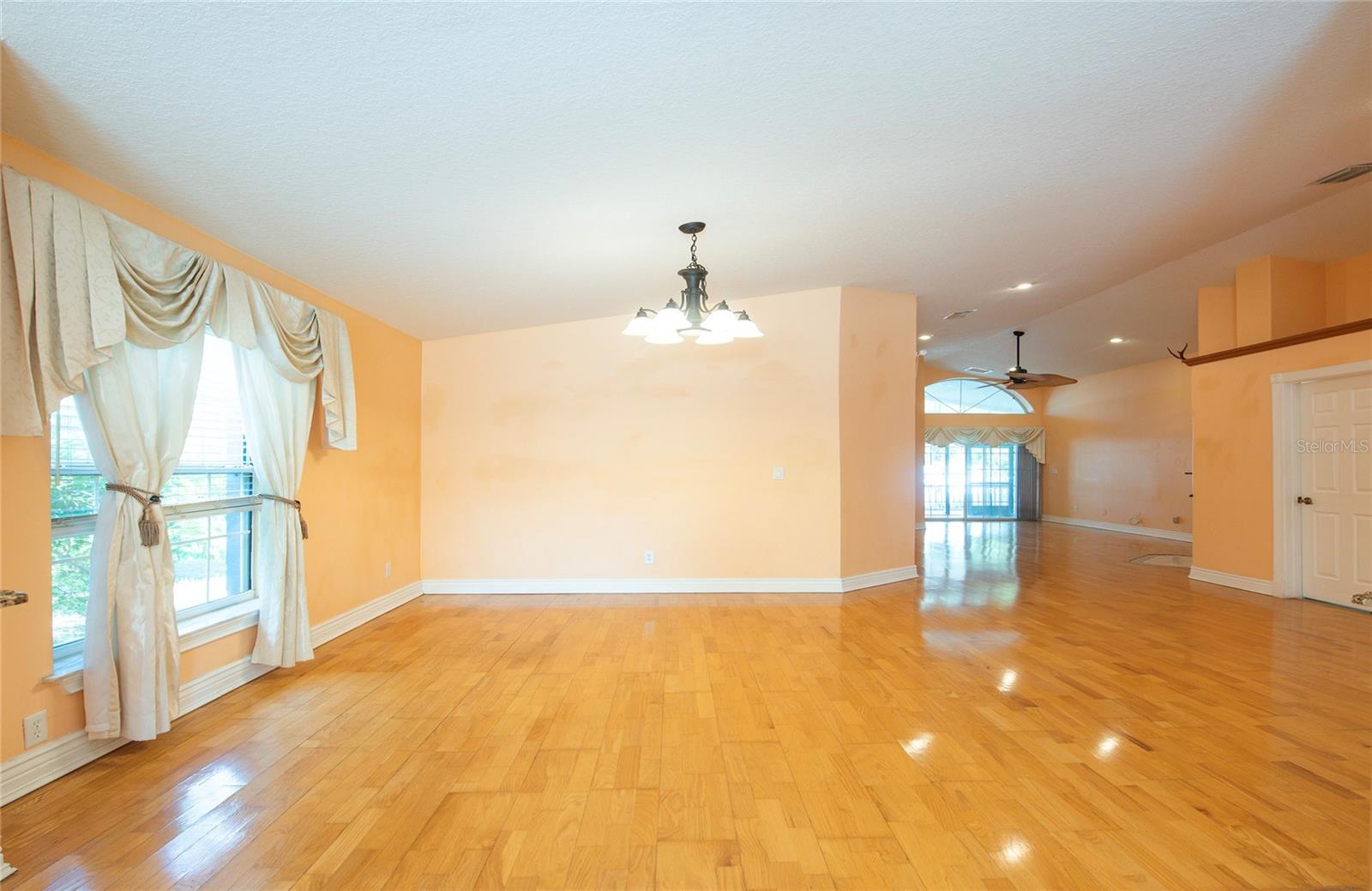 1150 OAKWOOD DR — photo 11