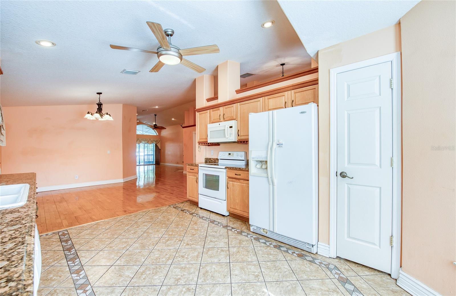 1150 OAKWOOD DR — photo 9