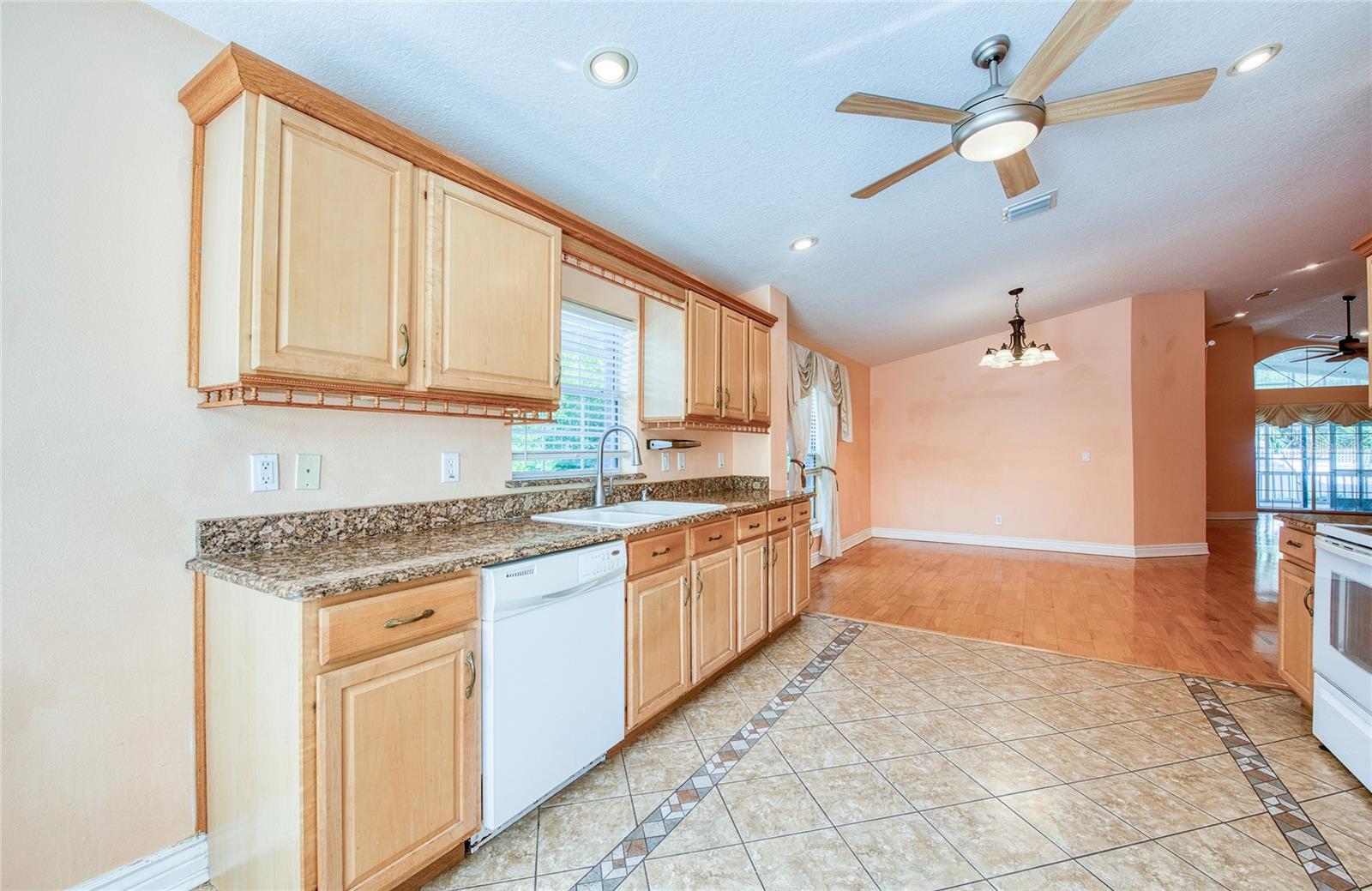 1150 OAKWOOD DR — photo 10