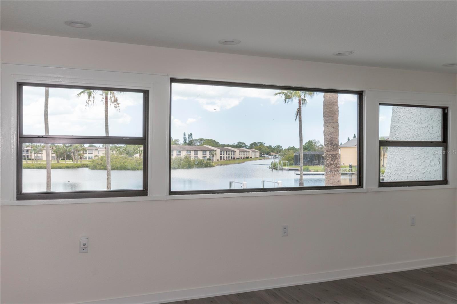 5303 SEA FOREST DR — photo 36
