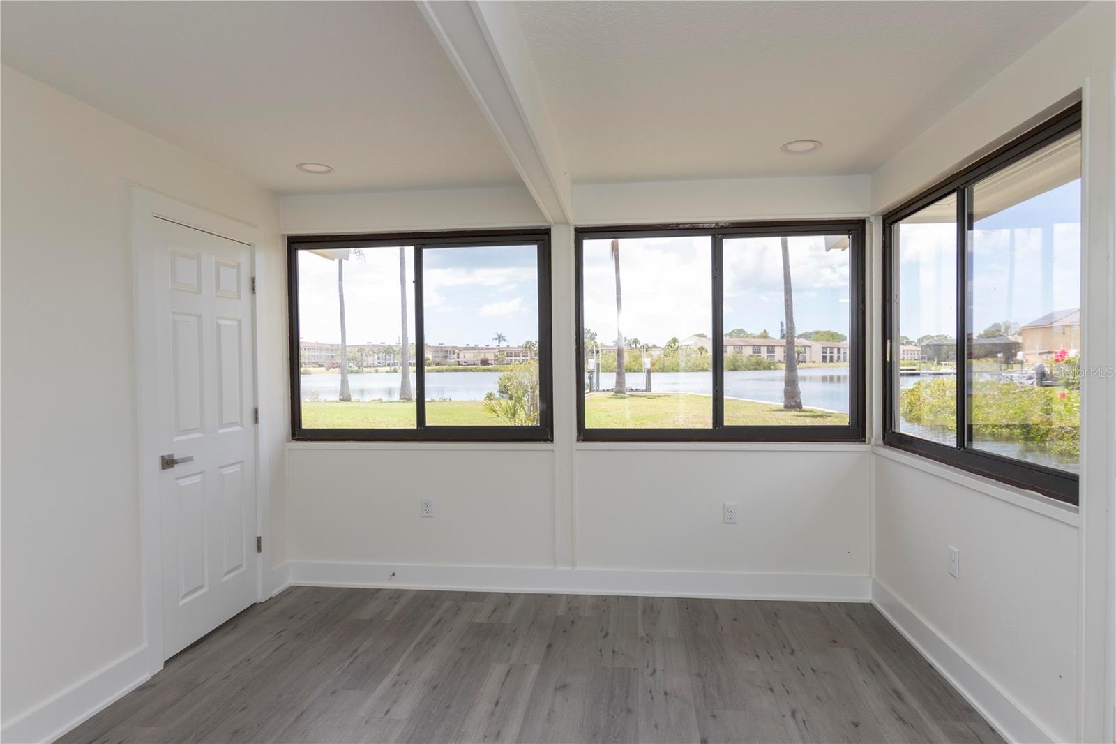 5303 SEA FOREST DR — photo 32