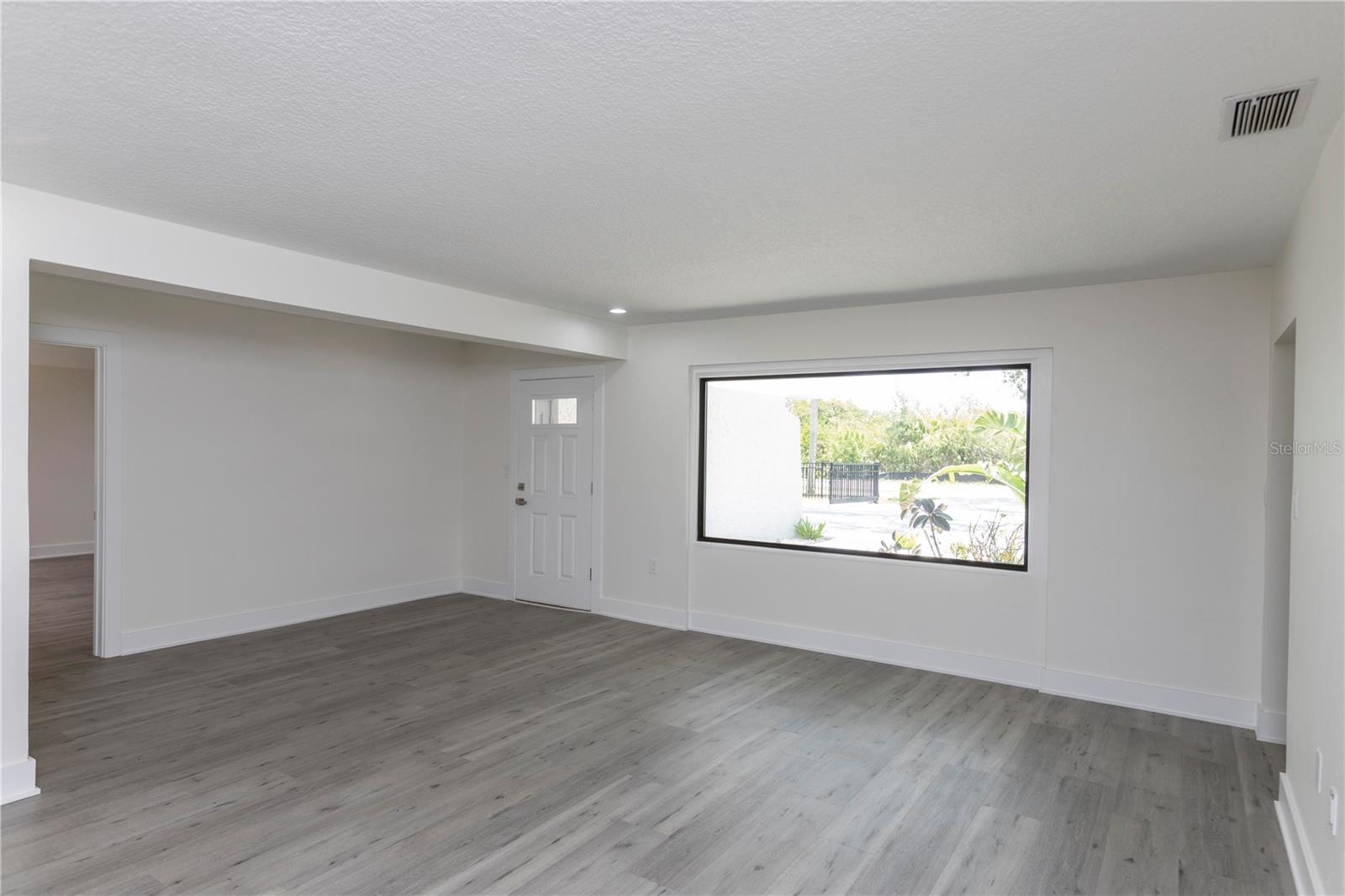 5303 SEA FOREST DR — photo 8